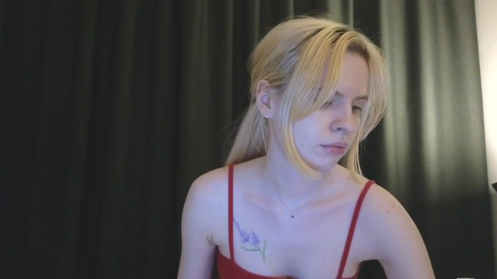 Gallery image thumbnail from Yuri_elfie's myfreecams stream on, 11/20/2025, 04:26 image 2 of 20