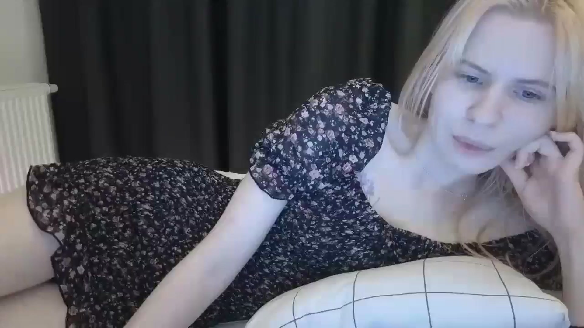 Gallery image thumbnail from Yuri_elfie's myfreecams stream on, 11/26/2025, 23:11 image 18 of 20