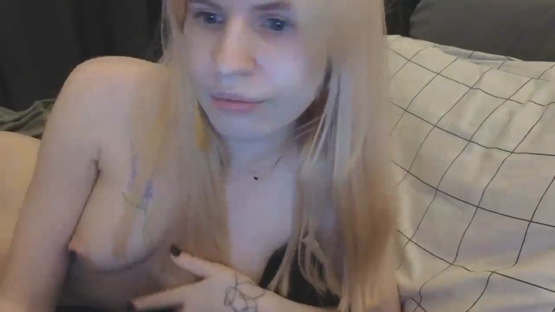 Gallery image thumbnail from Yuri_elfie's myfreecams stream on, 12/17/2025, 06:26 image 19 of 20
