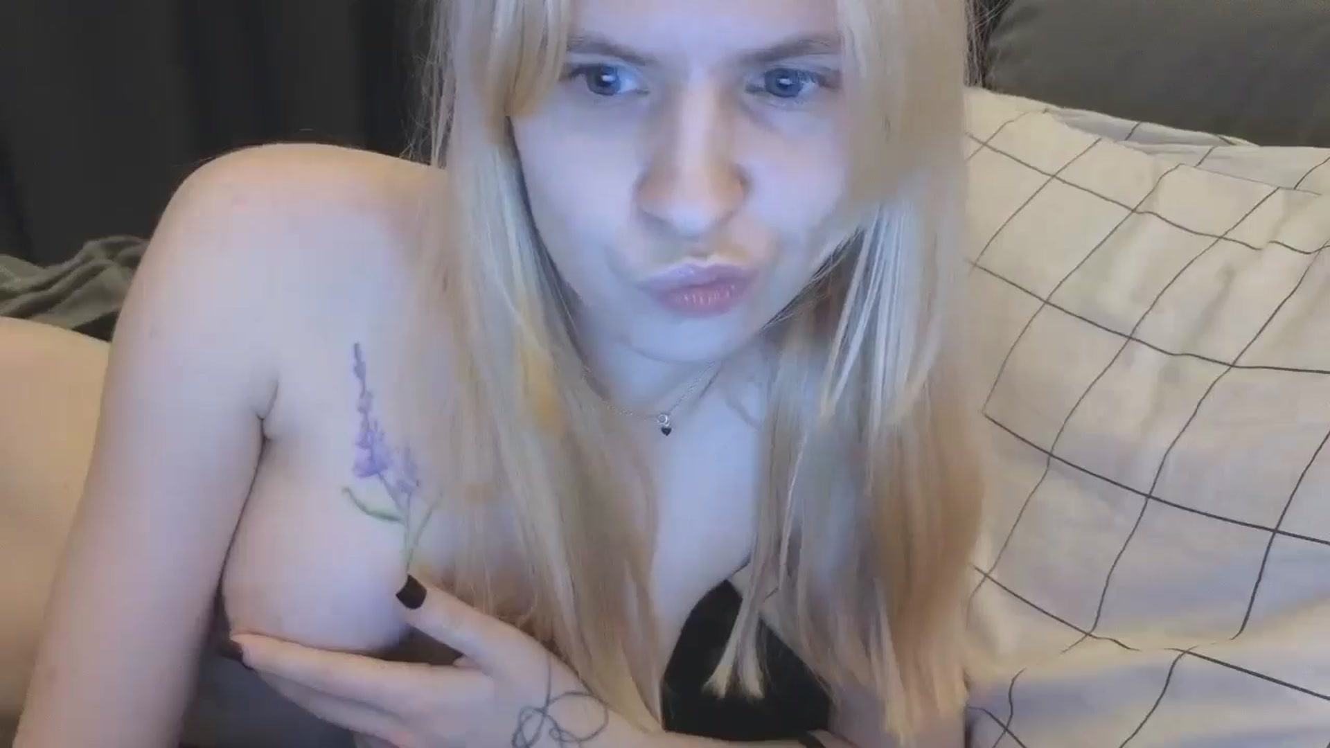 Gallery image thumbnail from Yuri_elfie's myfreecams stream on, 12/17/2025, 06:26 image 20 of 20