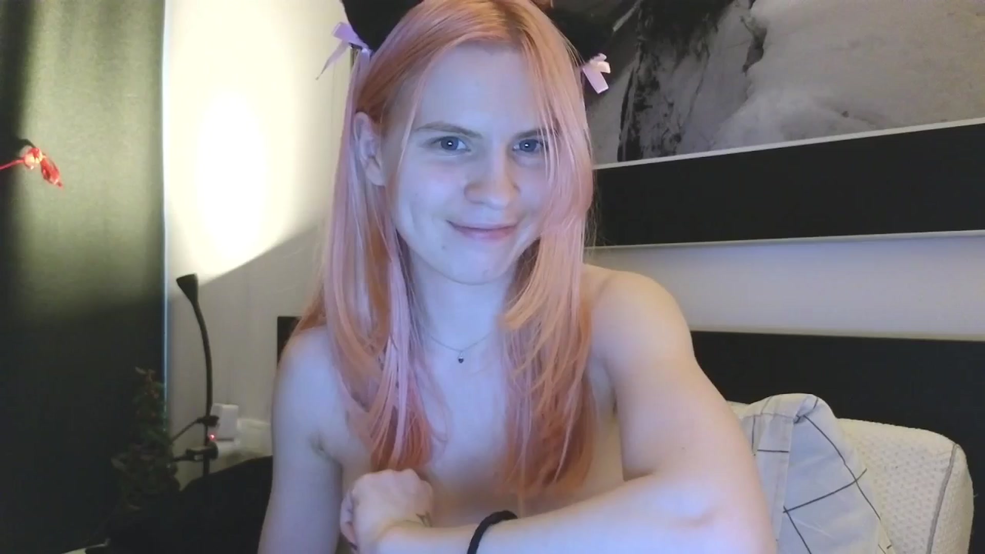 Gallery image thumbnail from Yuri_elfie's myfreecams stream on, 12/26/2025, 10:27 image 8 of 20