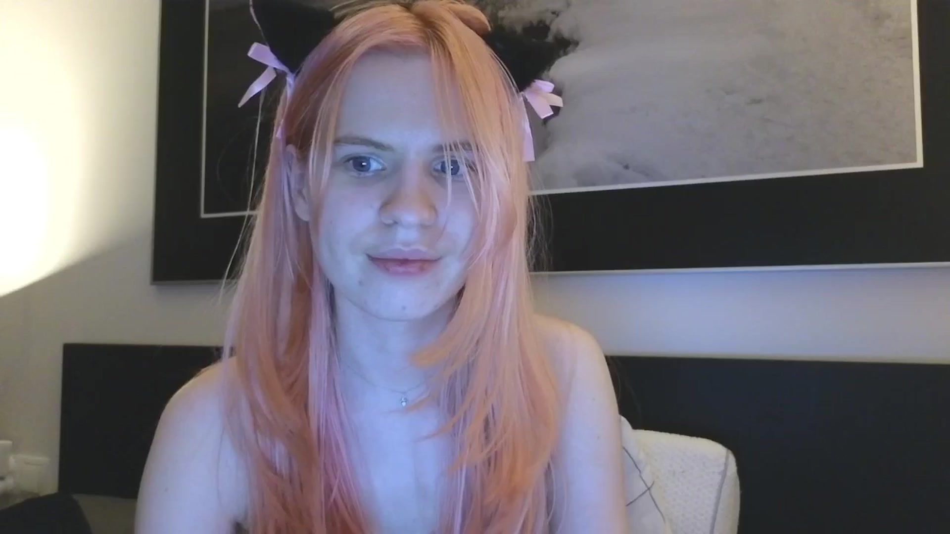 Gallery image thumbnail from Yuri_elfie's myfreecams stream on, 12/26/2025, 10:27 image 16 of 20