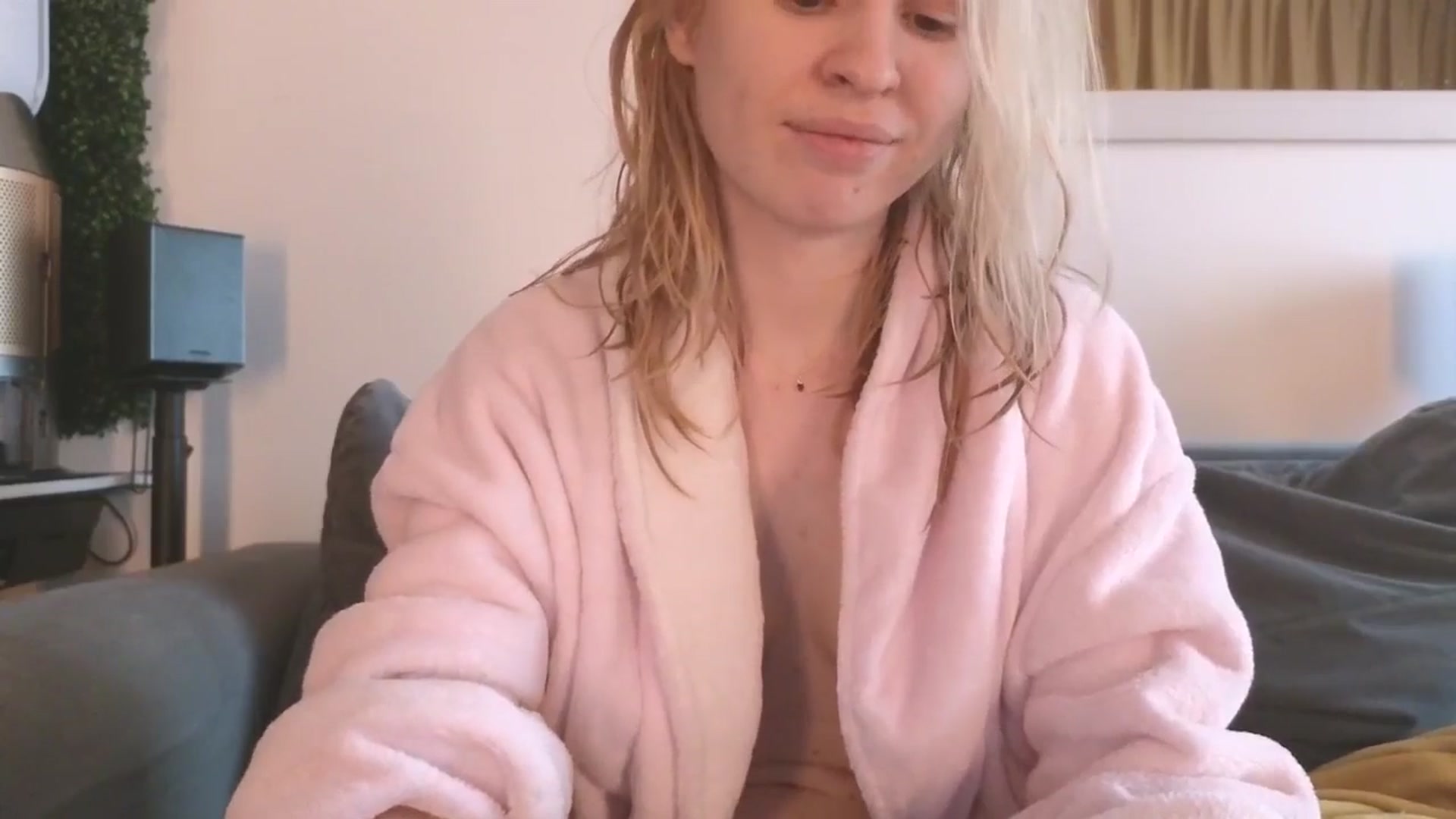 Gallery image thumbnail from Yuri_elfie's myfreecams stream on, 02/24/2026, 09:01 image 5 of 20