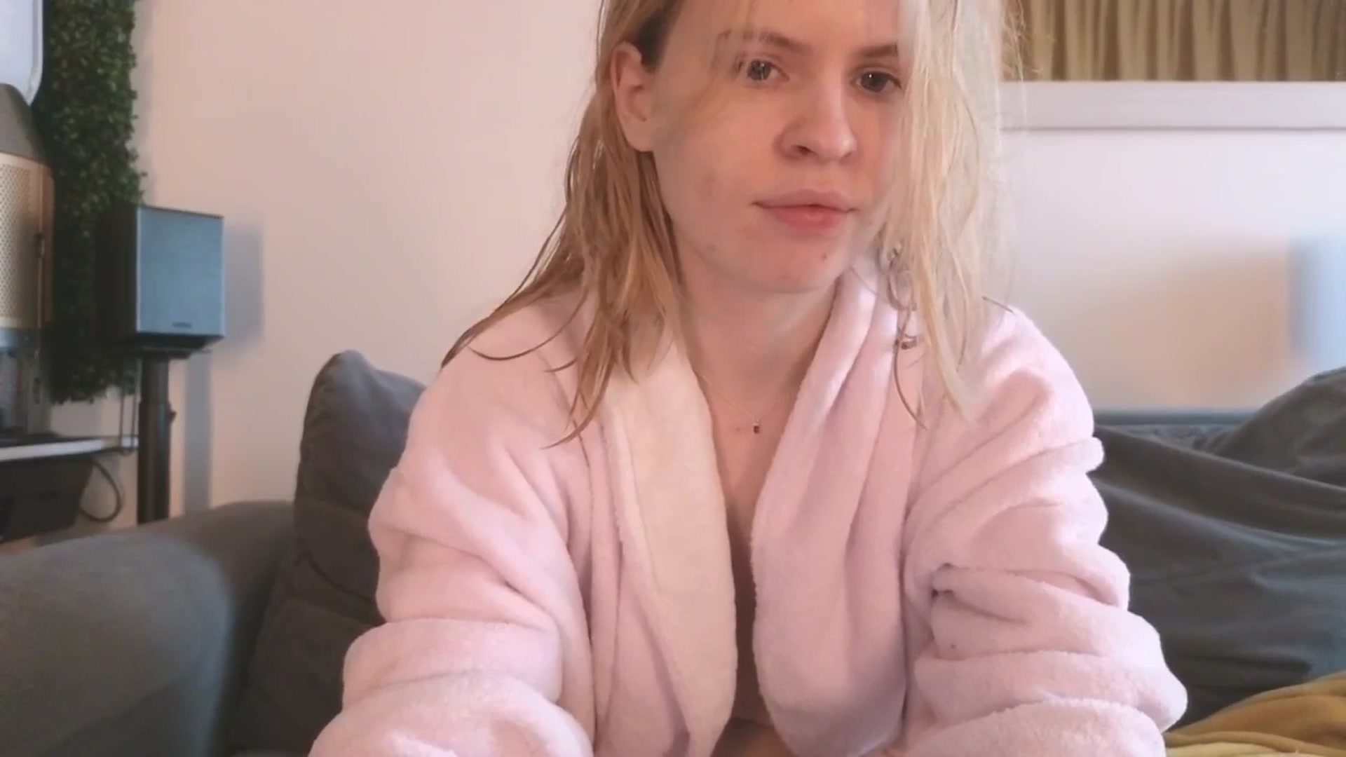 Gallery image thumbnail from Yuri_elfie's myfreecams stream on, 02/24/2026, 09:01 image 10 of 20