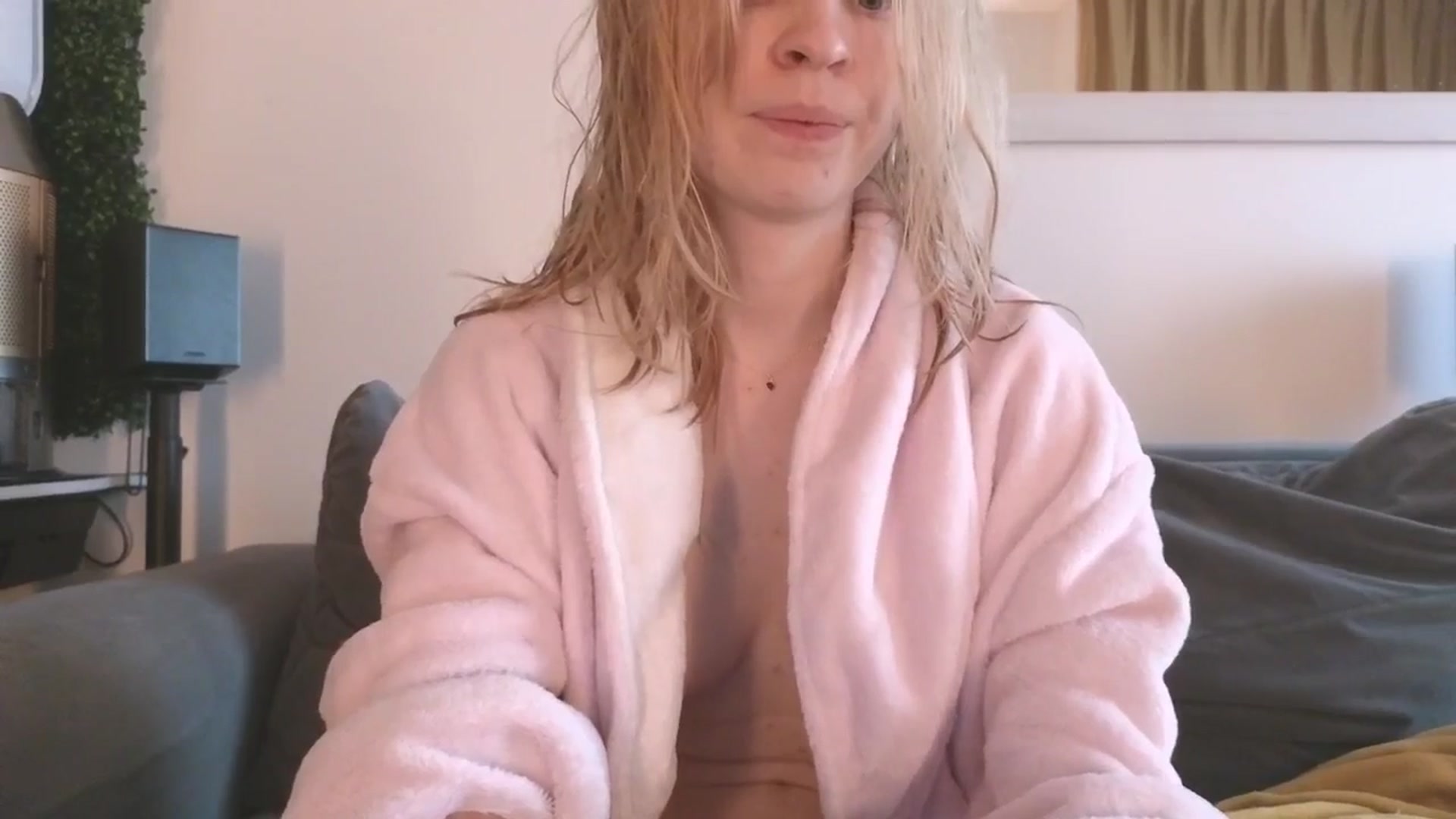 Gallery image thumbnail from Yuri_elfie's myfreecams stream on, 02/24/2026, 09:01 image 2 of 20