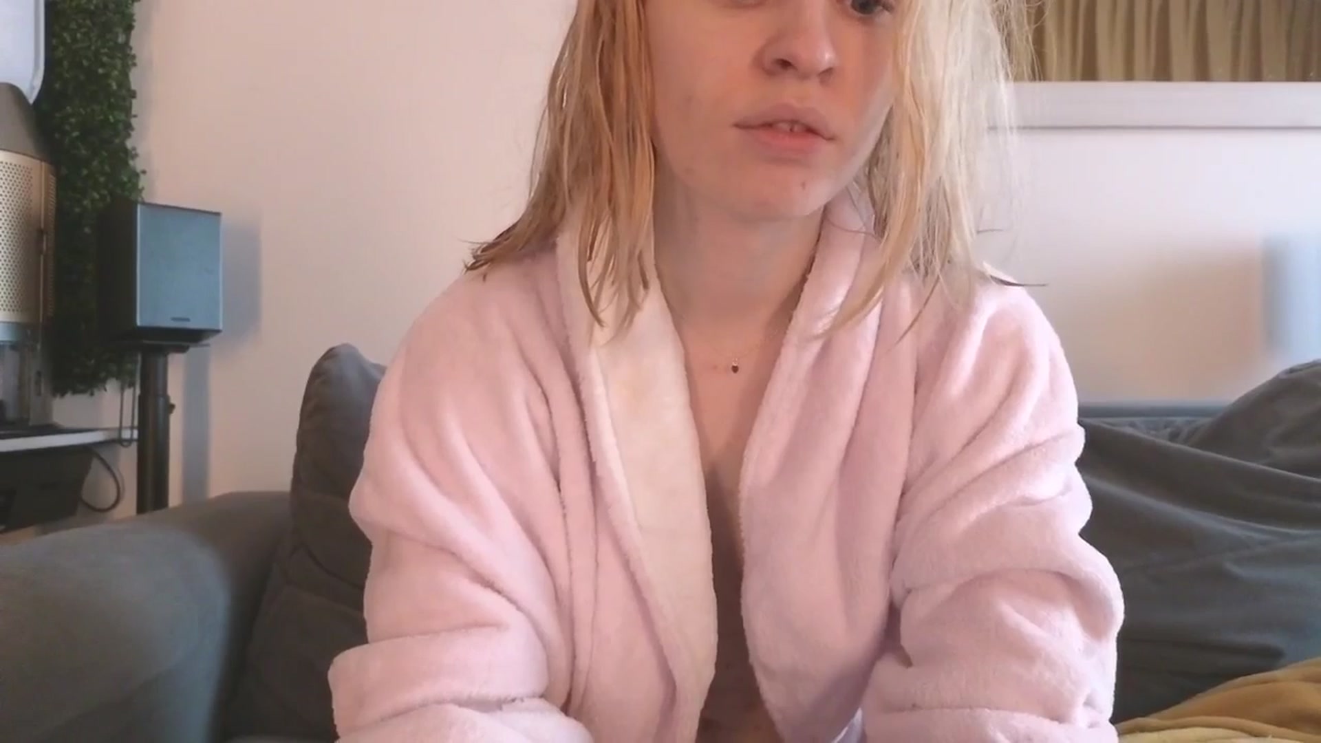 Gallery image thumbnail from Yuri_elfie's myfreecams stream on, 02/24/2026, 09:01 image 7 of 20