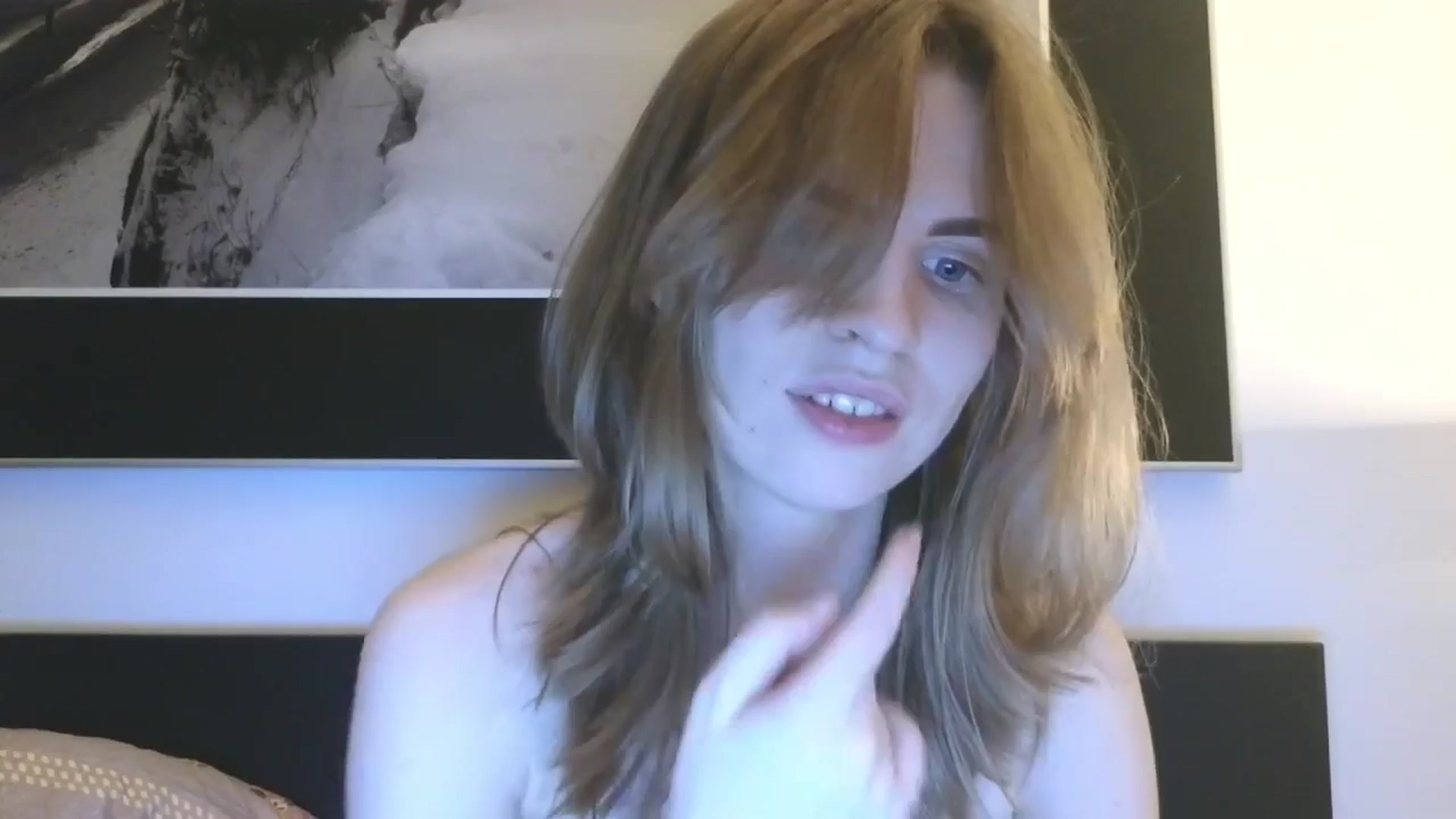 Gallery image thumbnail from Yuri_elfie's myfreecams stream on, 03/02/2026, 22:02 image 13 of 20