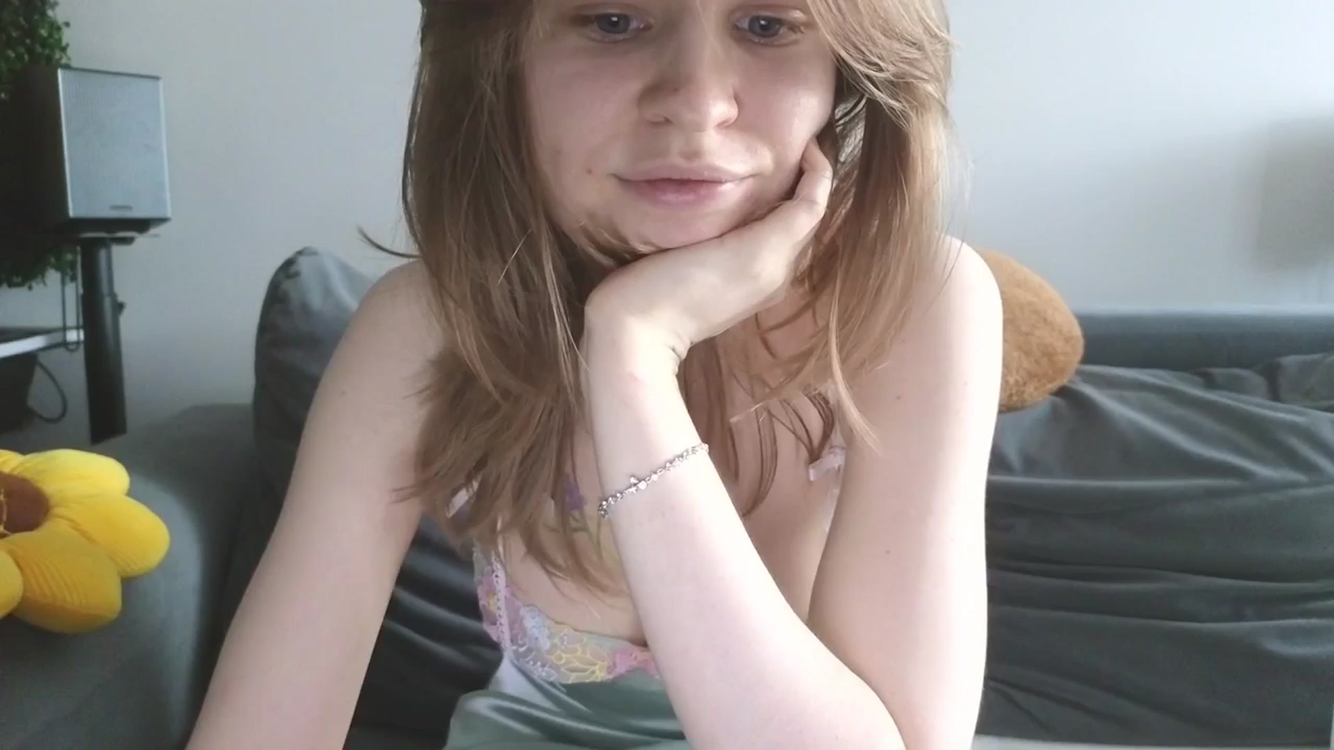 Gallery image thumbnail from Yuri_elfie's myfreecams stream on, 03/04/2026, 14:26 image 5 of 20