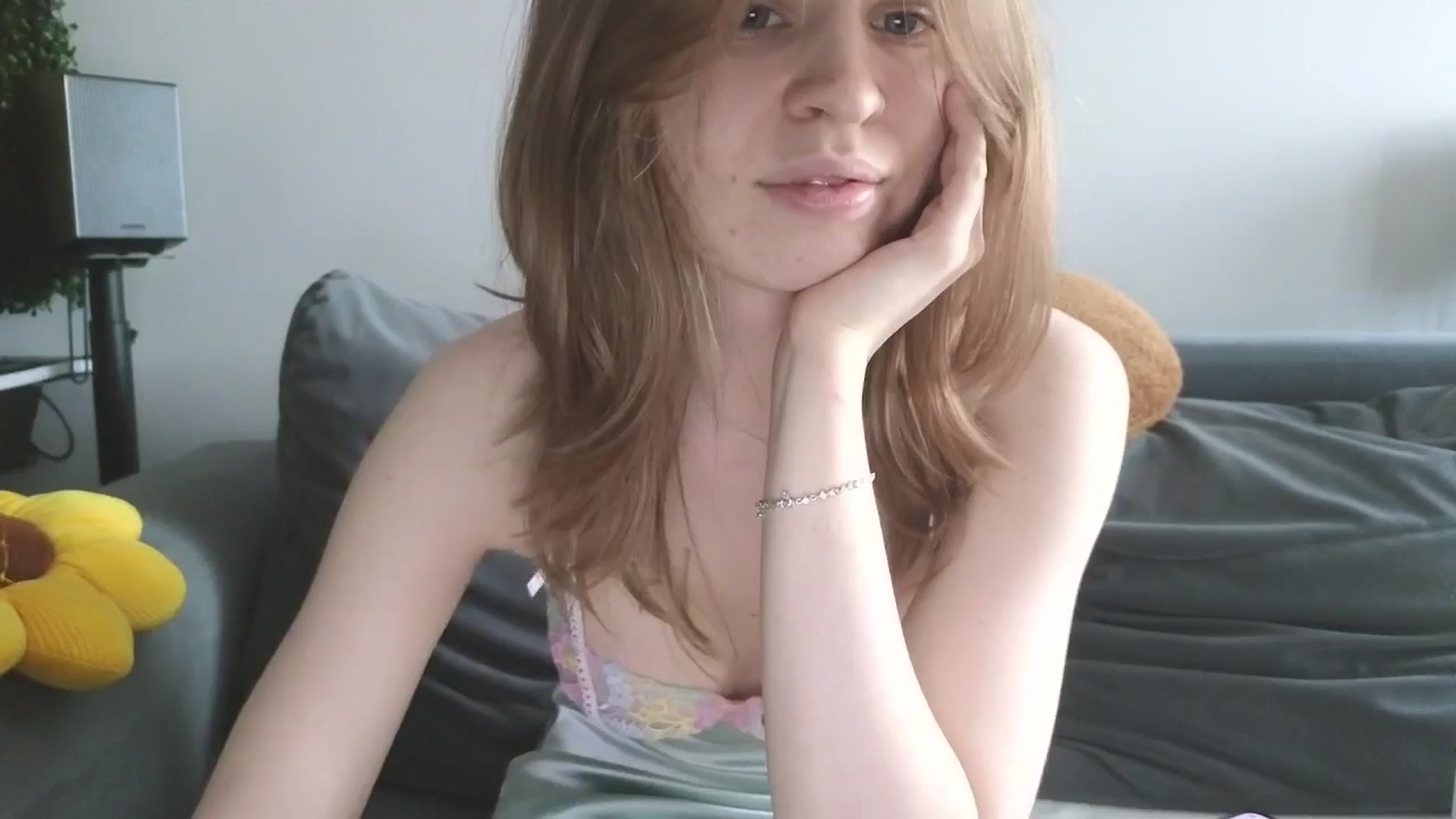 Gallery image thumbnail from Yuri_elfie's myfreecams stream on, 03/04/2026, 14:26 image 4 of 20