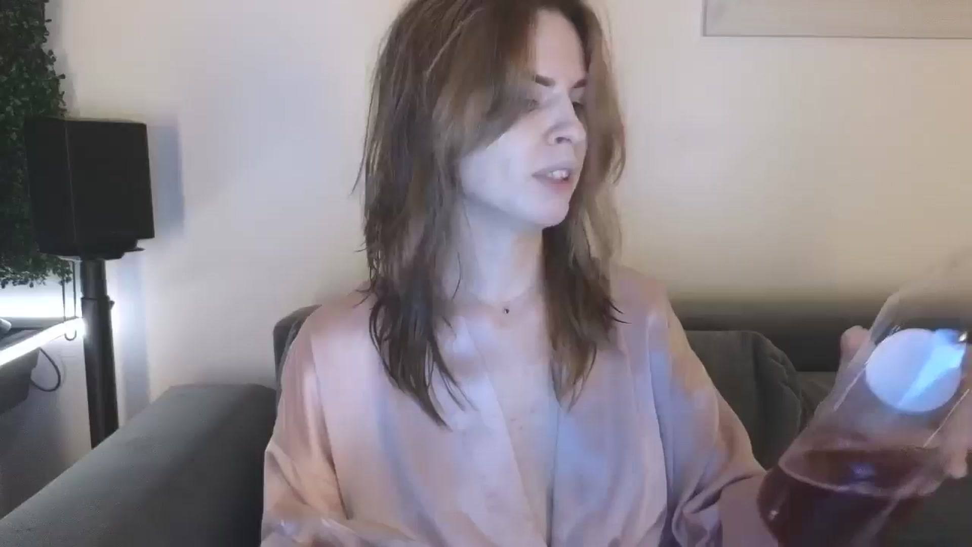 Gallery image thumbnail from Yuri_elfie's myfreecams stream on, 03/08/2026, 02:19 image 15 of 20