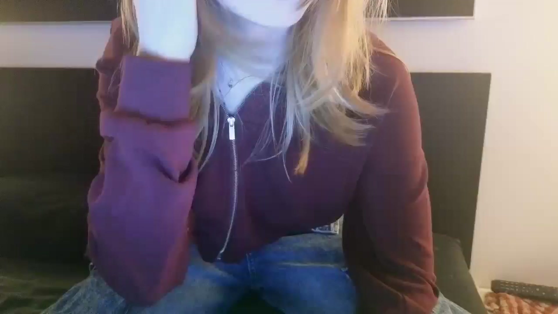 Gallery image thumbnail from Yuri_elfie's myfreecams stream on, 04/14/2026, 22:26 image 7 of 20