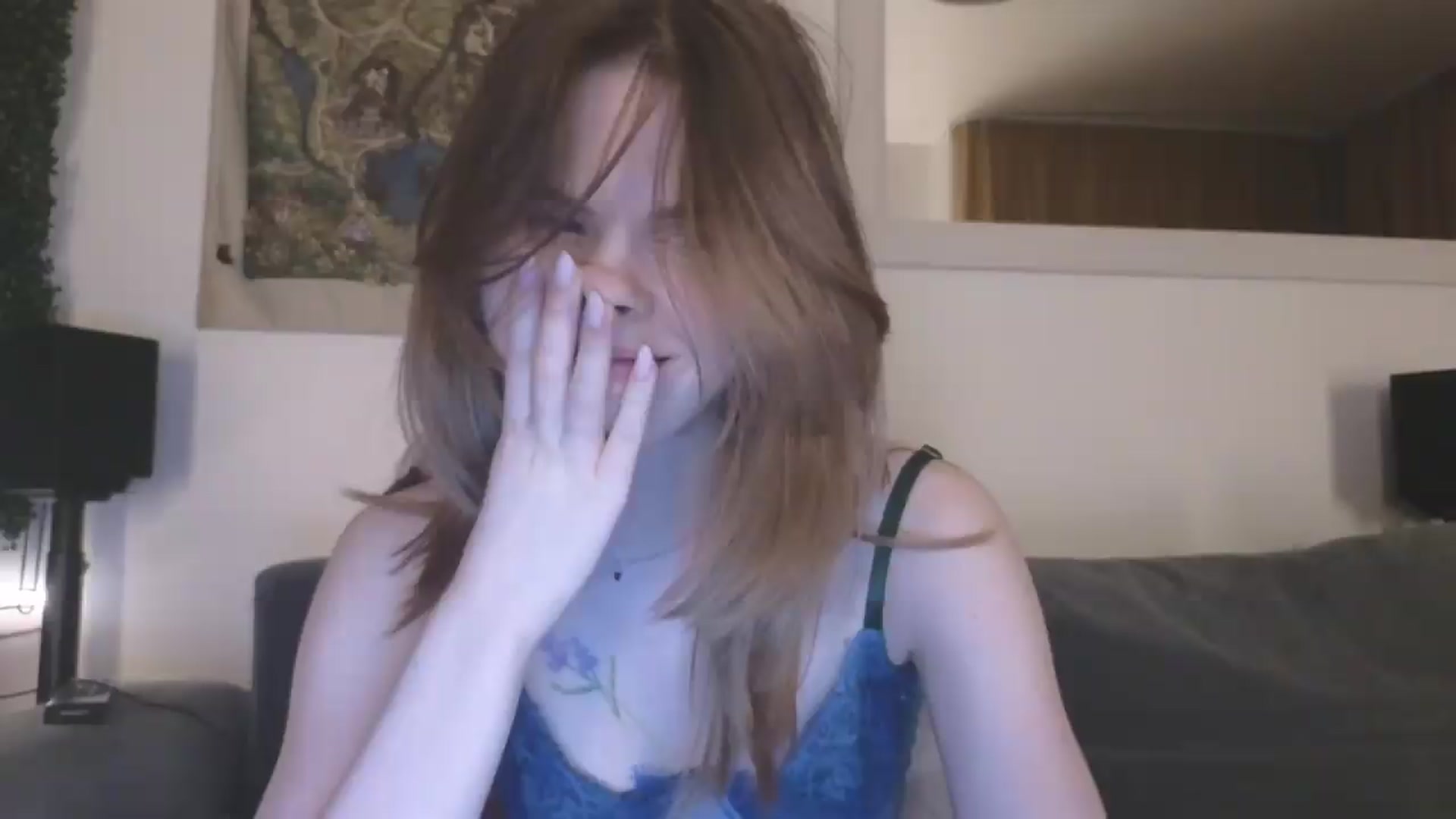 Gallery image thumbnail from Yuri_elfie's myfreecams stream on, 08/20/2026, 20:41 image 14 of 20