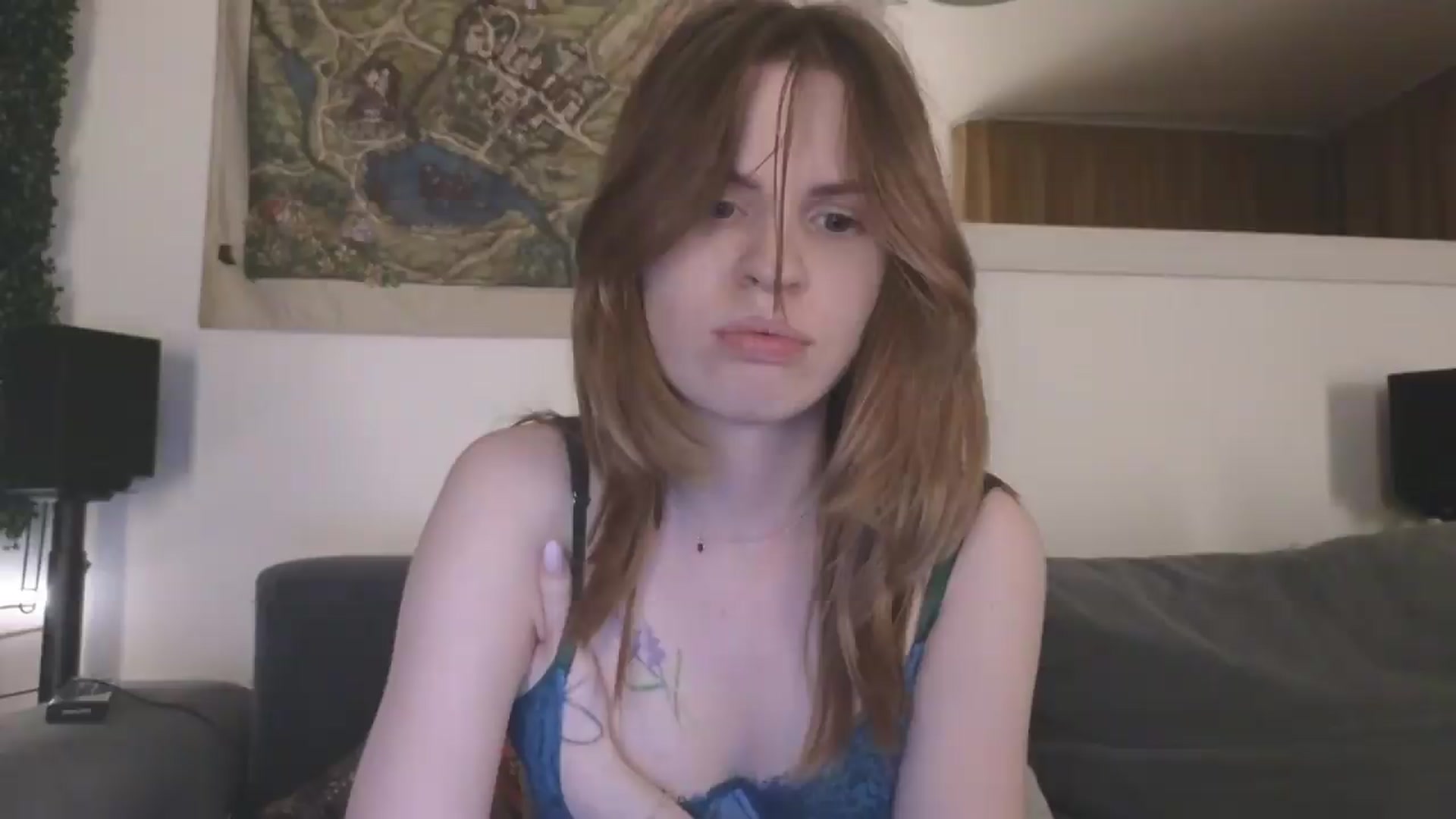 Gallery image thumbnail from Yuri_elfie's myfreecams stream on, 08/20/2026, 20:41 image 19 of 20