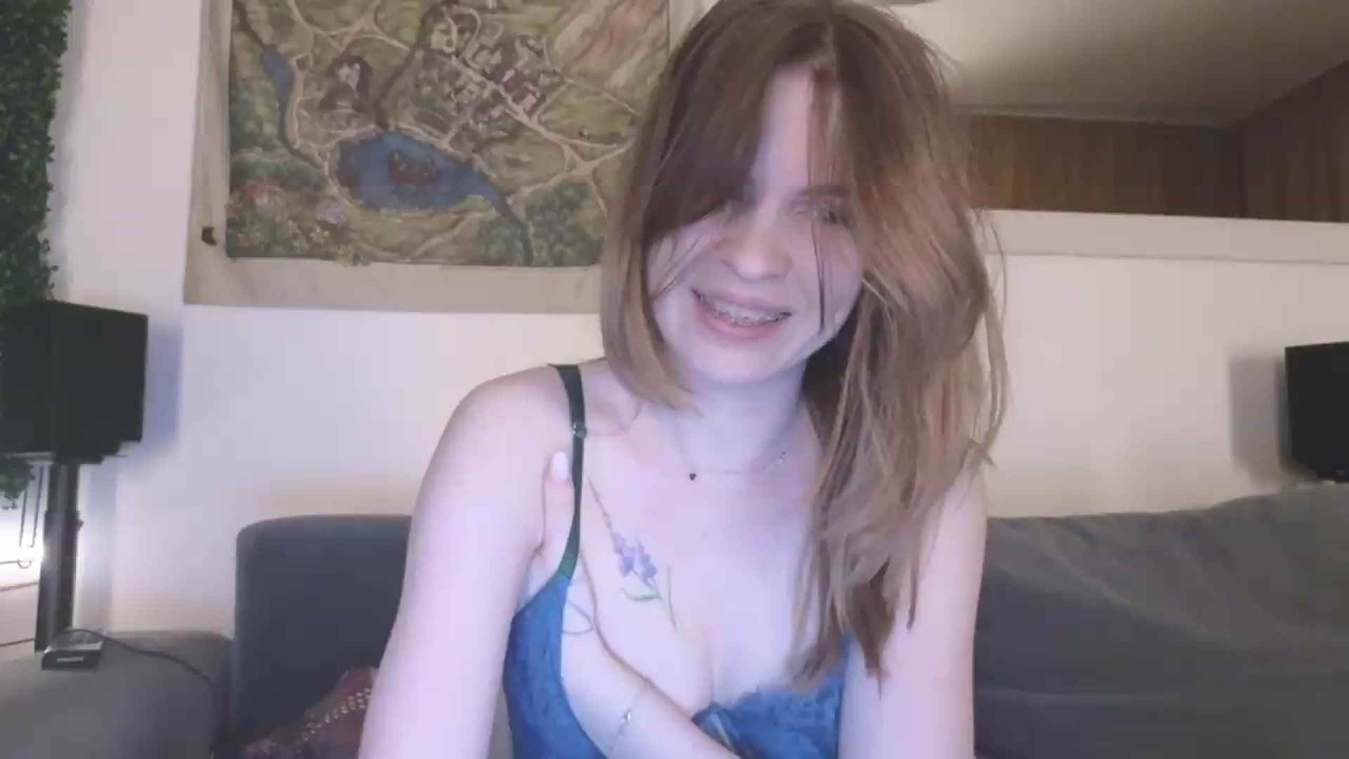 Gallery image thumbnail from Yuri_elfie's myfreecams stream on, 08/20/2026, 20:41 image 12 of 20