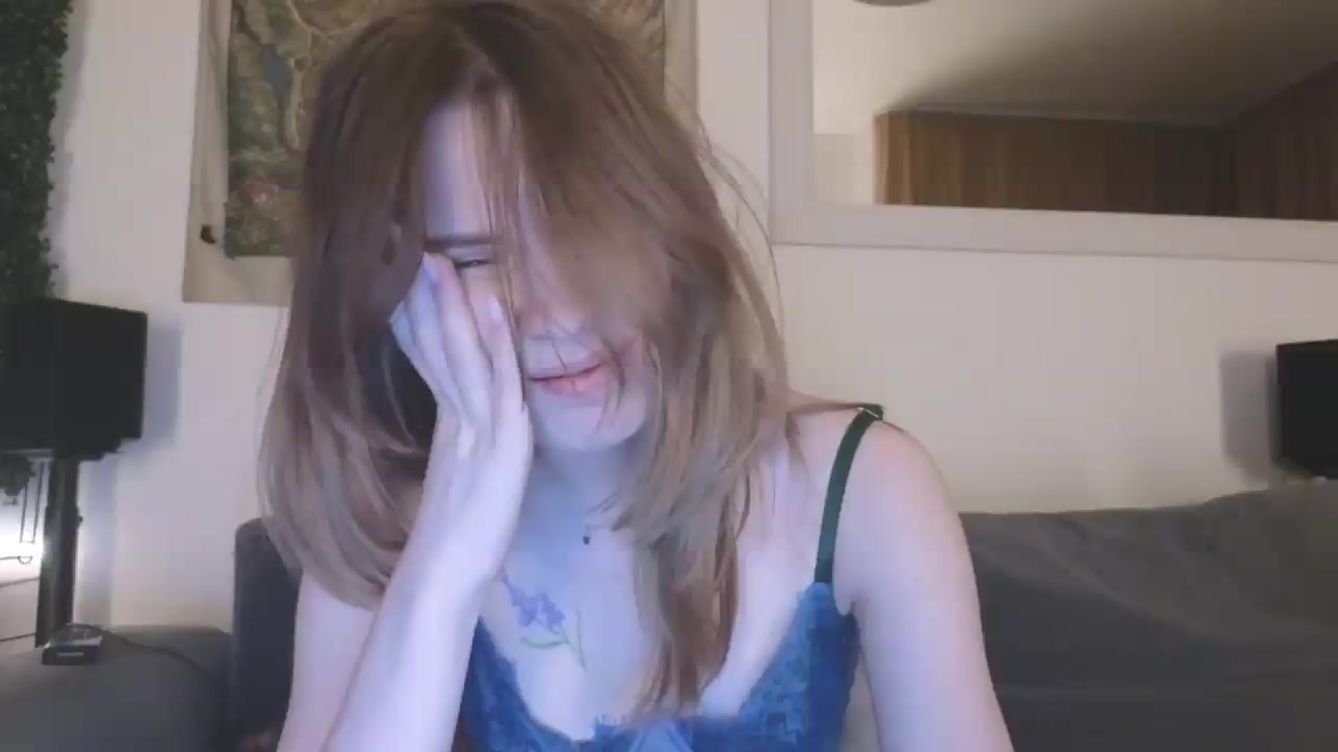 Gallery image thumbnail from Yuri_elfie's myfreecams stream on, 08/20/2026, 20:41 image 13 of 20