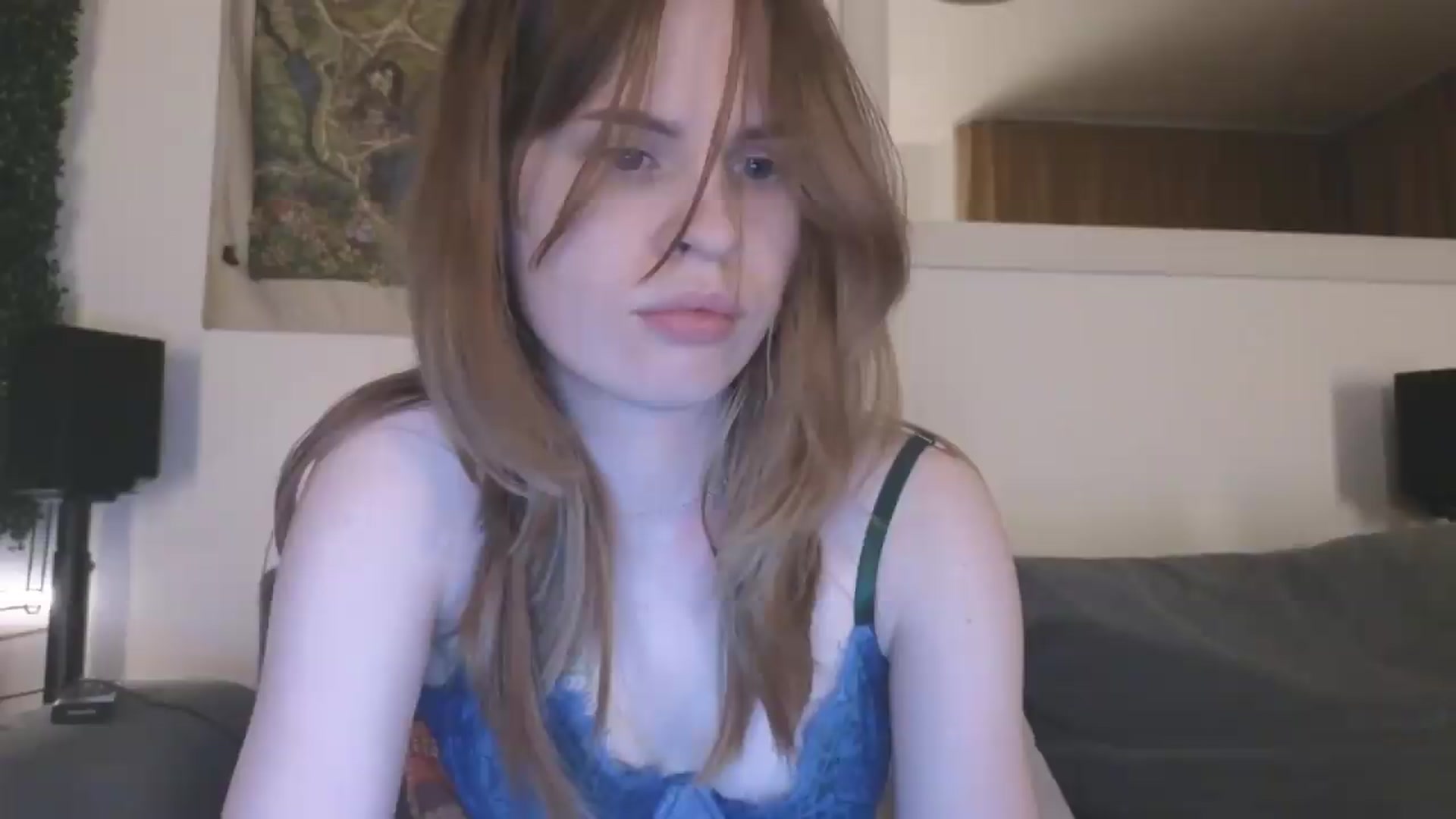 Gallery image thumbnail from Yuri_elfie's myfreecams stream on, 08/20/2026, 20:41 image 7 of 20
