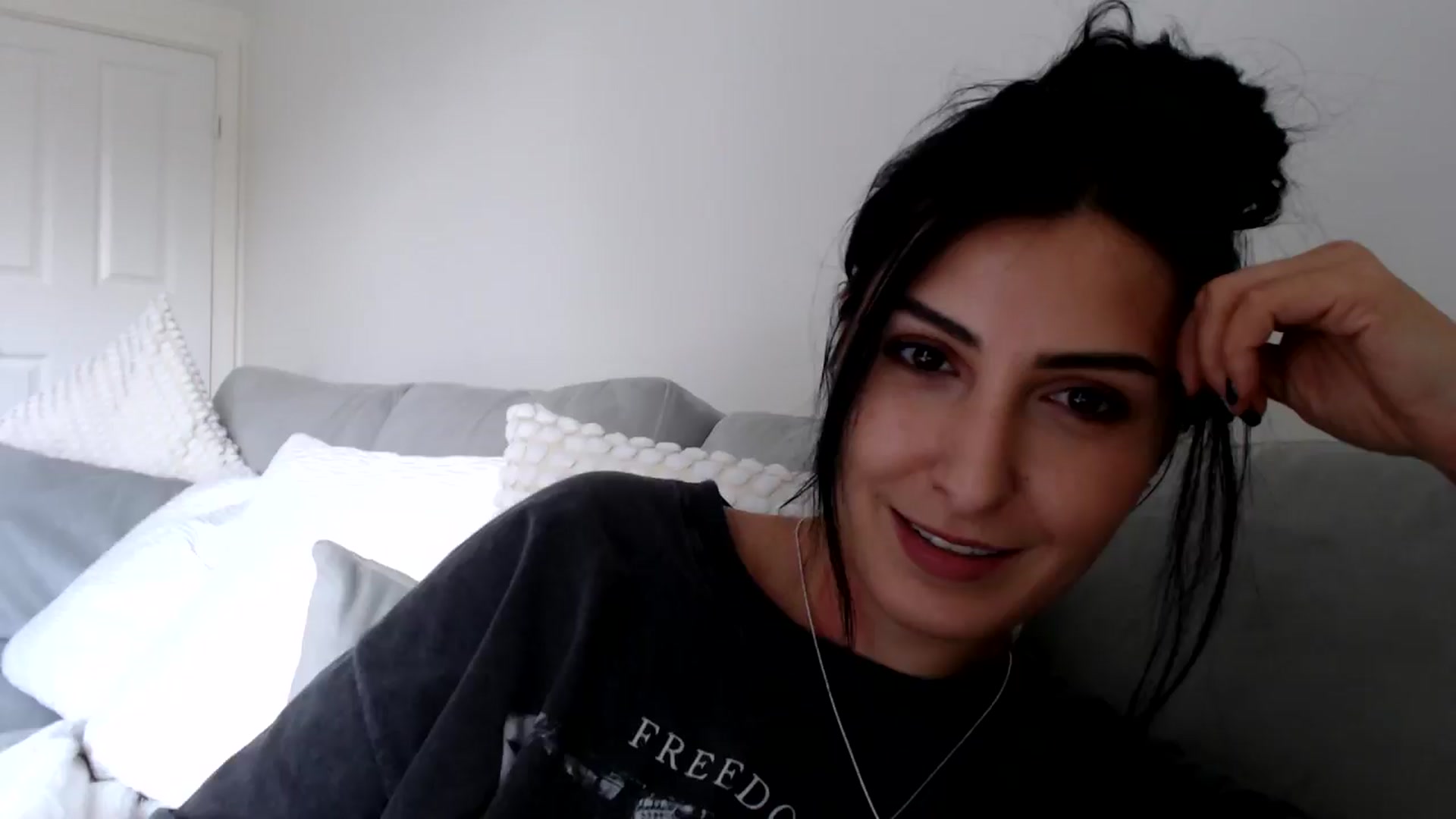 Gallery image thumbnail from Yva_777's myfreecams stream on, 06/10/2024, 13:00 image 18 of 20
