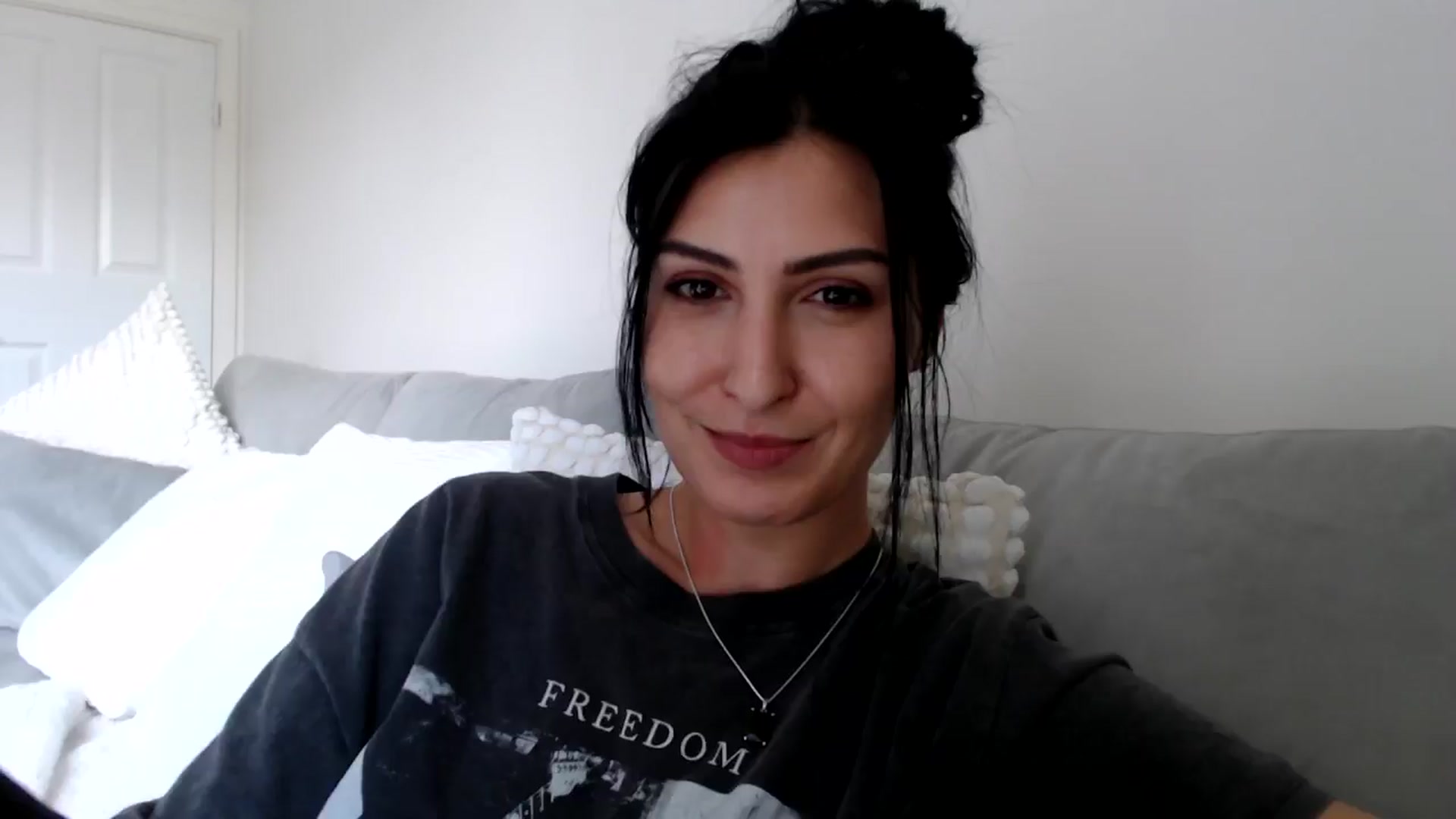 Gallery image thumbnail from Yva_777's myfreecams stream on, 06/10/2024, 13:00 image 14 of 20