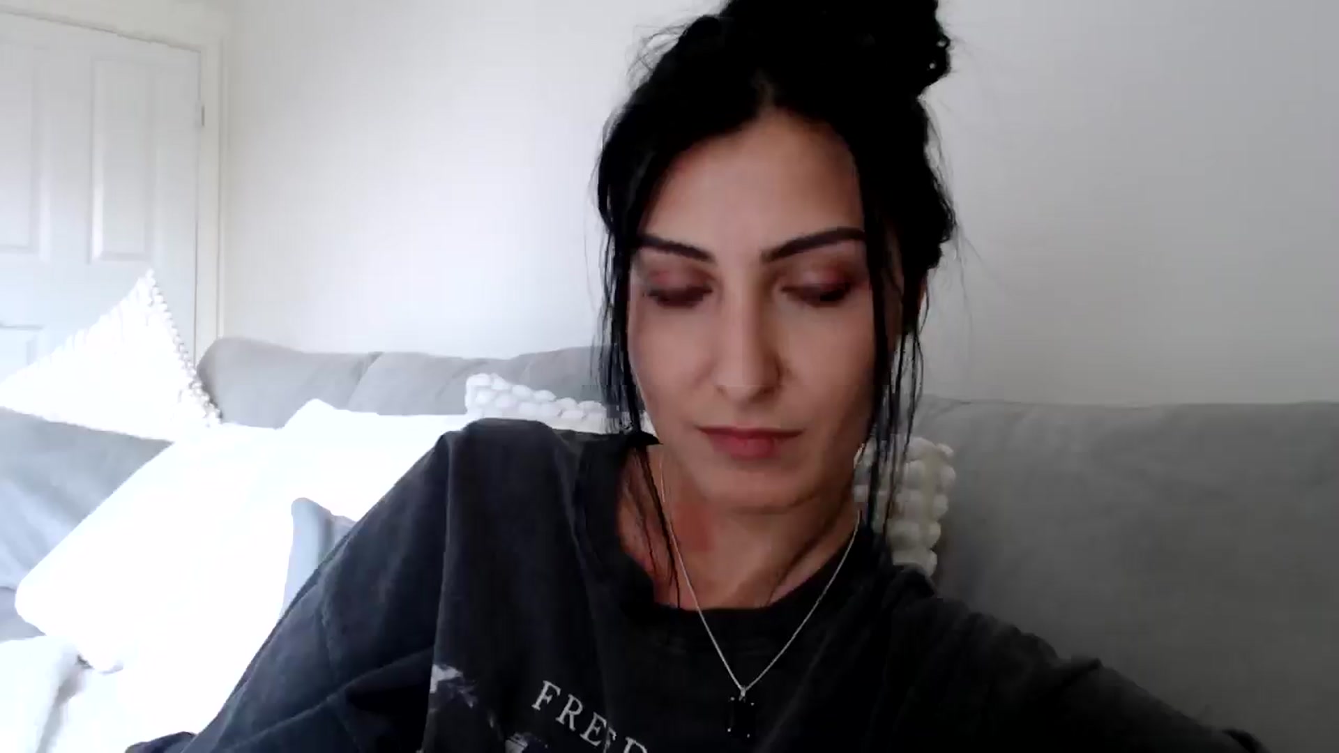 Gallery image thumbnail from Yva_777's myfreecams stream on, 06/10/2024, 13:00 image 13 of 20