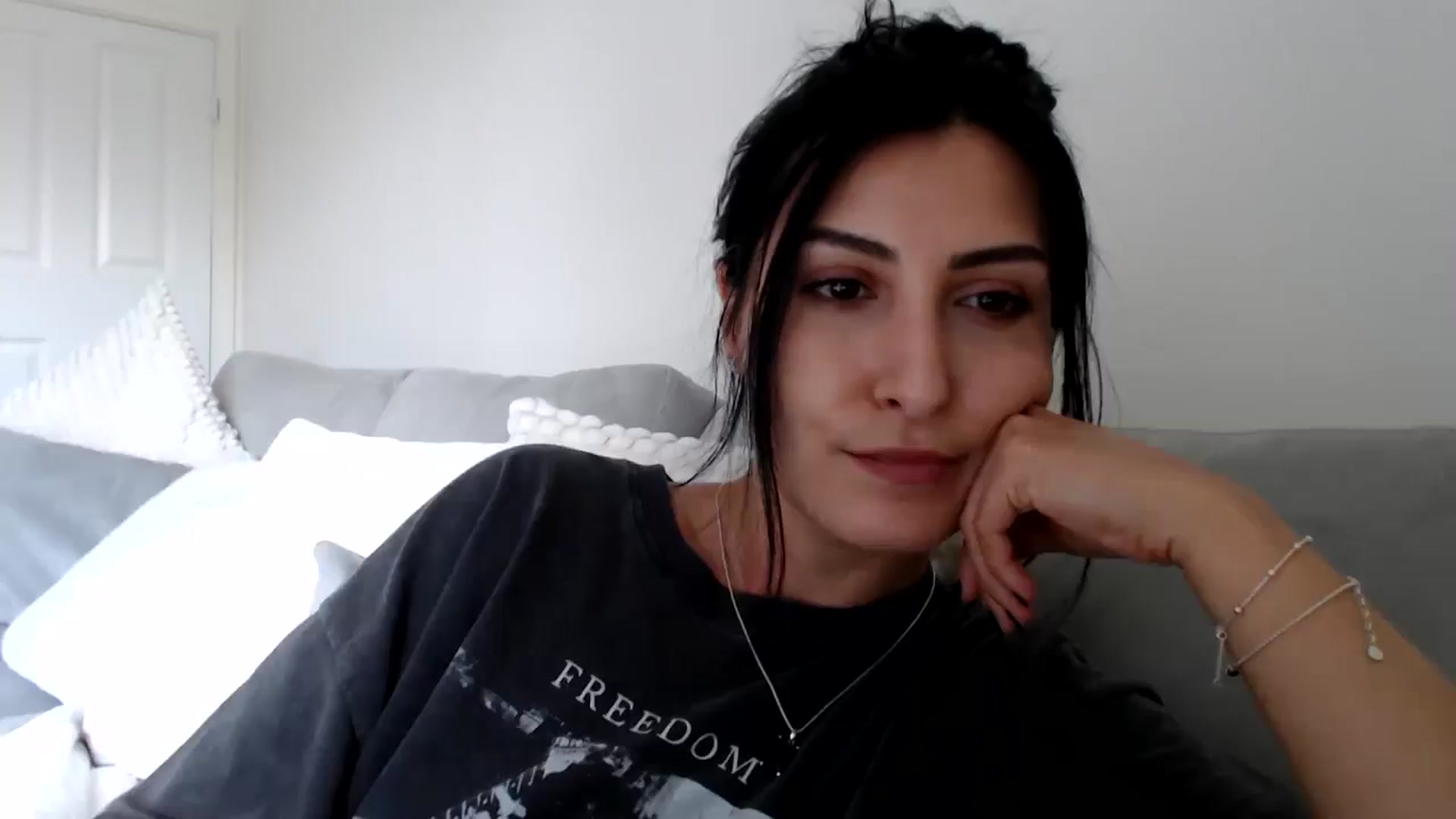 Gallery image thumbnail from Yva_777's myfreecams stream on, 06/10/2024, 13:00 image 17 of 20