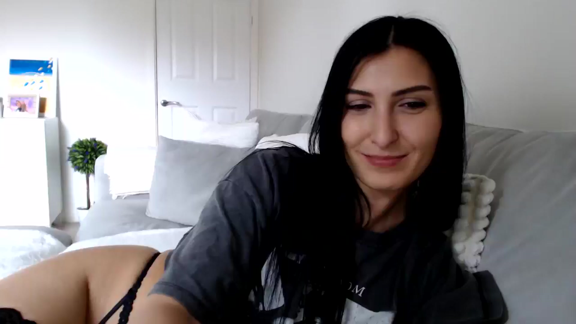 Gallery image thumbnail from Yva_777's myfreecams stream on, 06/14/2024, 11:34 image 7 of 20