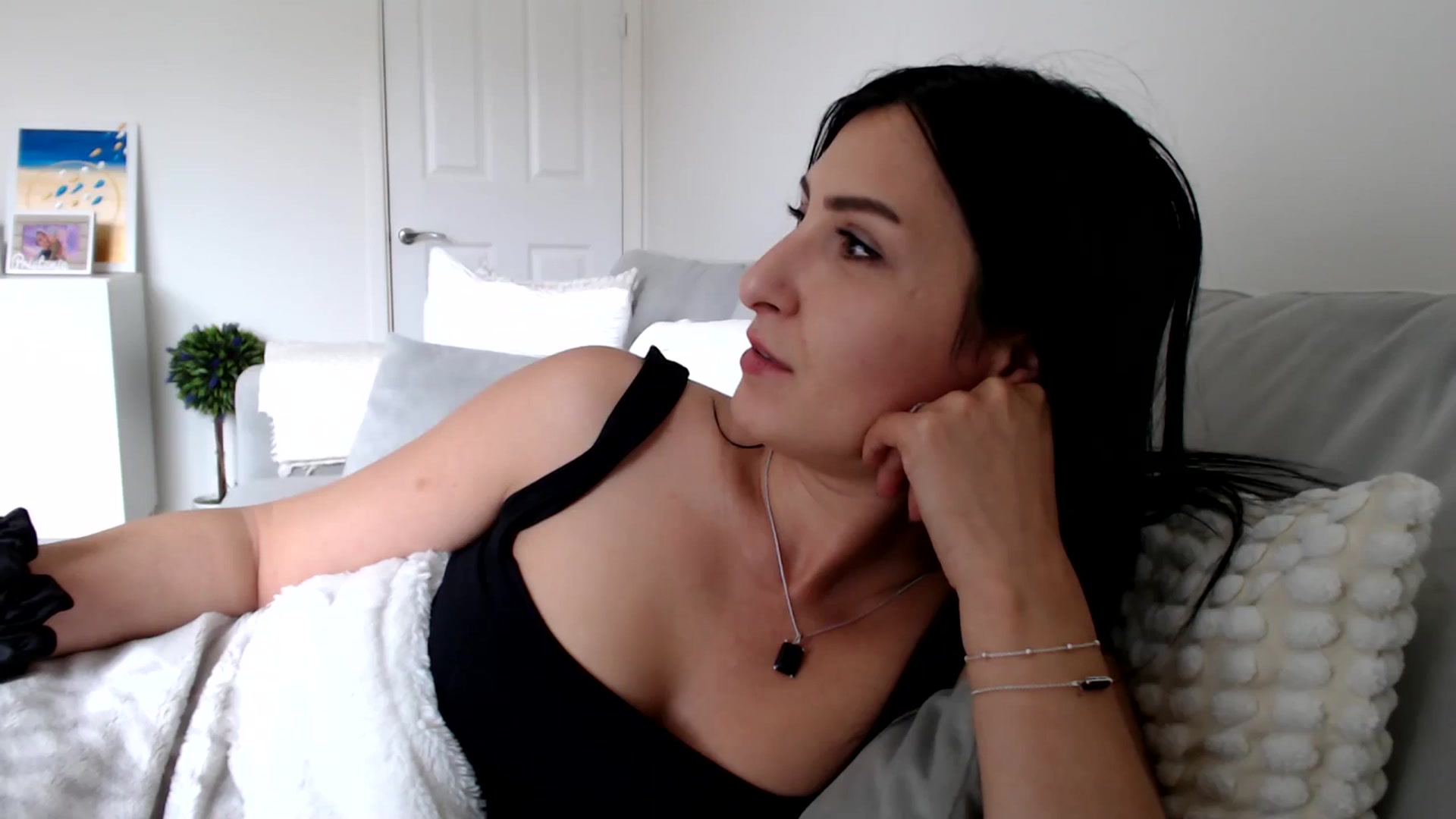 Gallery image thumbnail from Yva_777's myfreecams stream on, 06/14/2024, 12:44 image 14 of 20