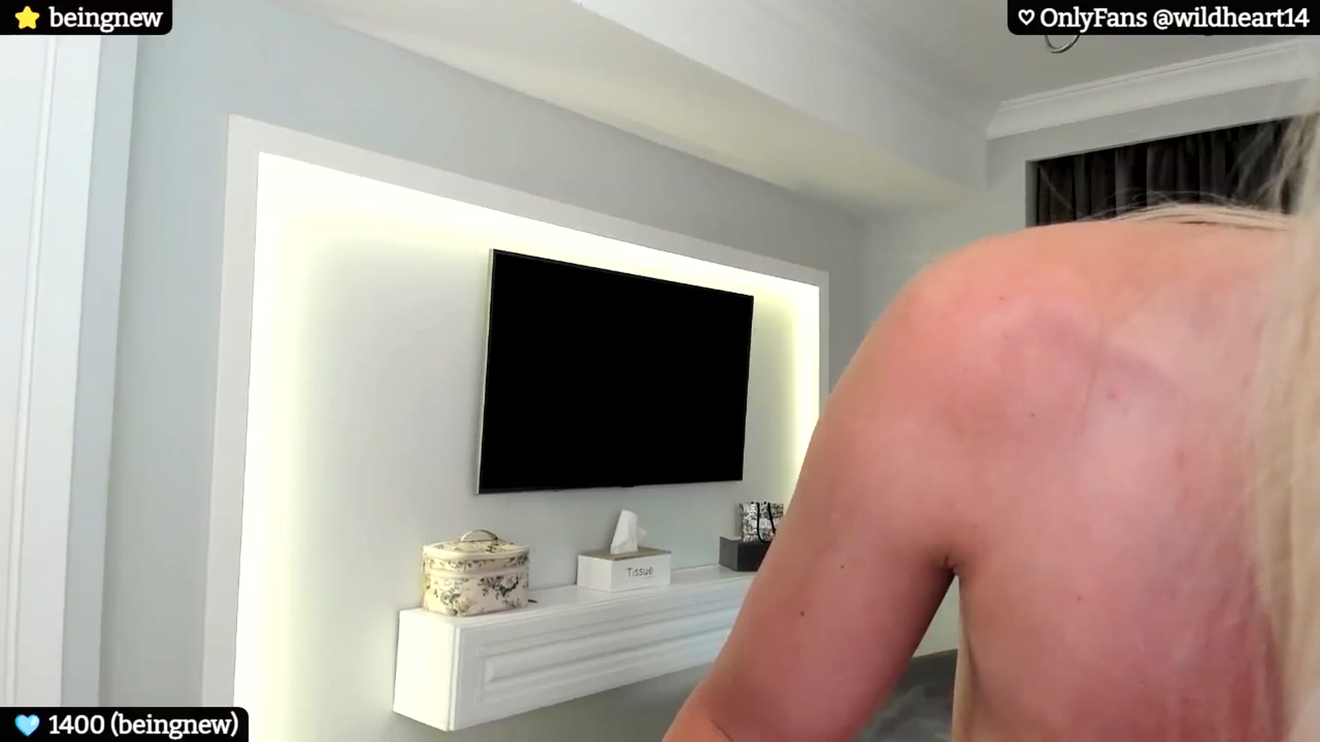 Gallery image thumbnail from Yveline's myfreecams stream on, 06/12/2024, 19:01 image 17 of 20