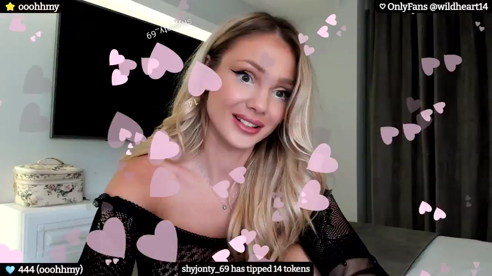 Gallery image thumbnail from Yveline's myfreecams stream on, 06/13/2024, 20:11 image 9 of 20