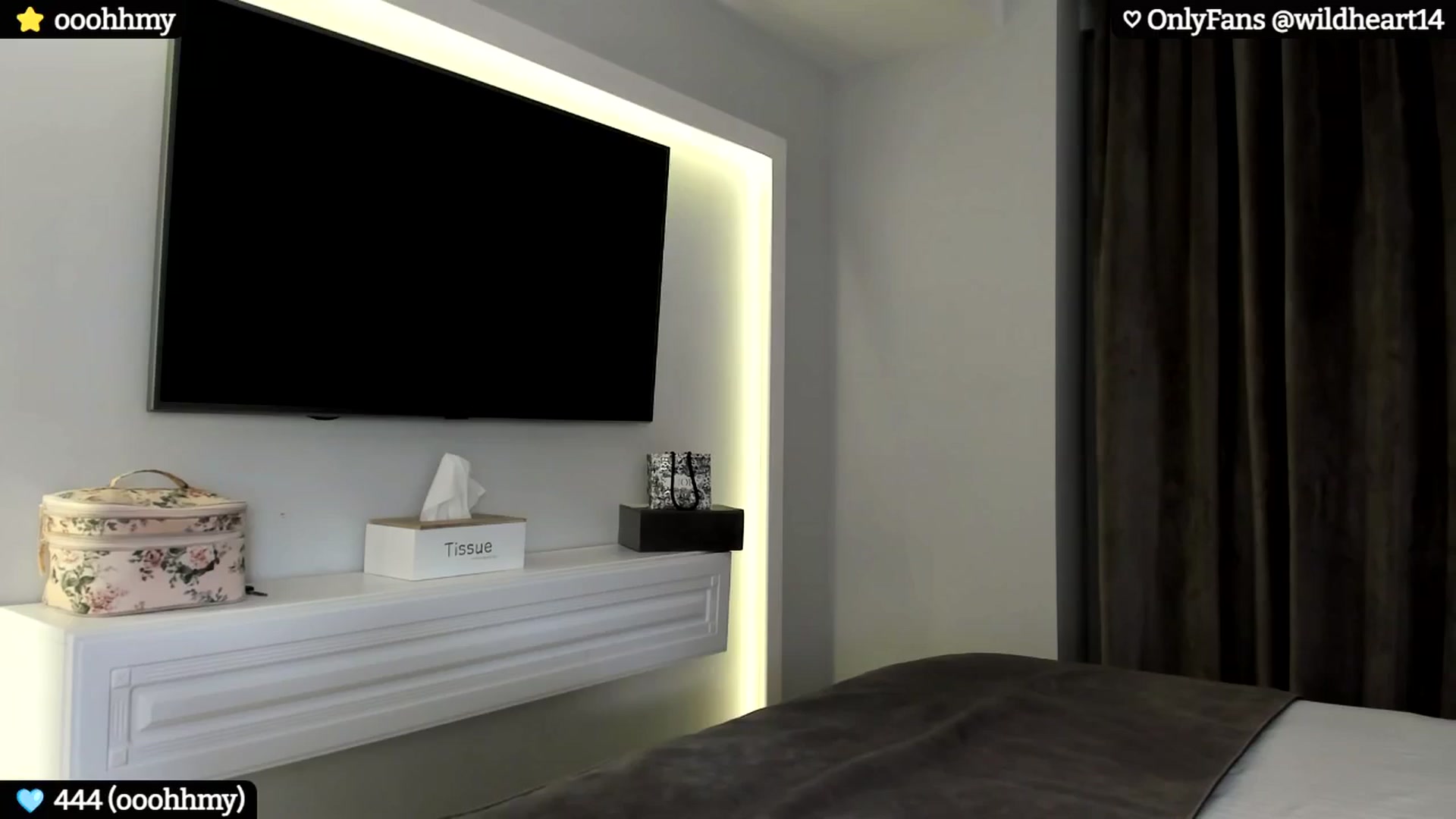 Gallery image thumbnail from Yveline's myfreecams stream on, 06/13/2024, 20:11 image 10 of 20