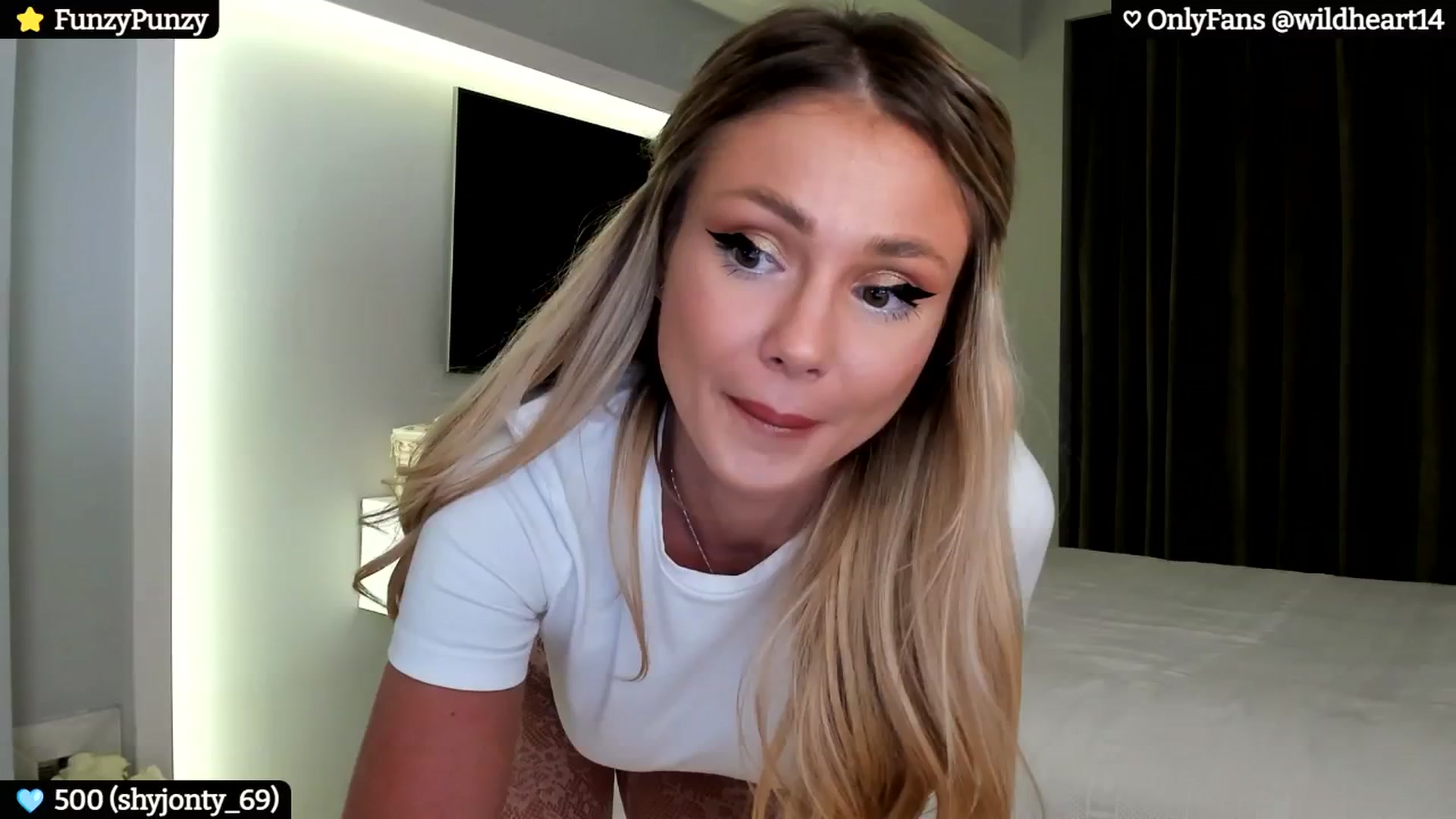 Gallery image thumbnail from Yveline's myfreecams stream on, 06/29/2024, 22:00 image 9 of 20