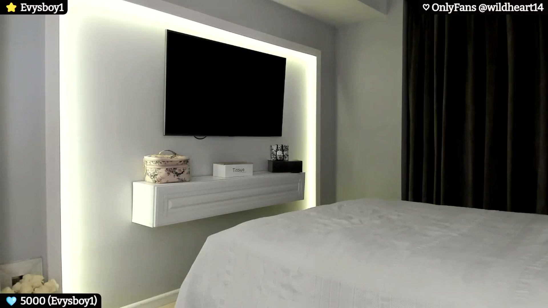 Gallery image thumbnail from Yveline's myfreecams stream on, 06/29/2024, 22:00 image 19 of 20