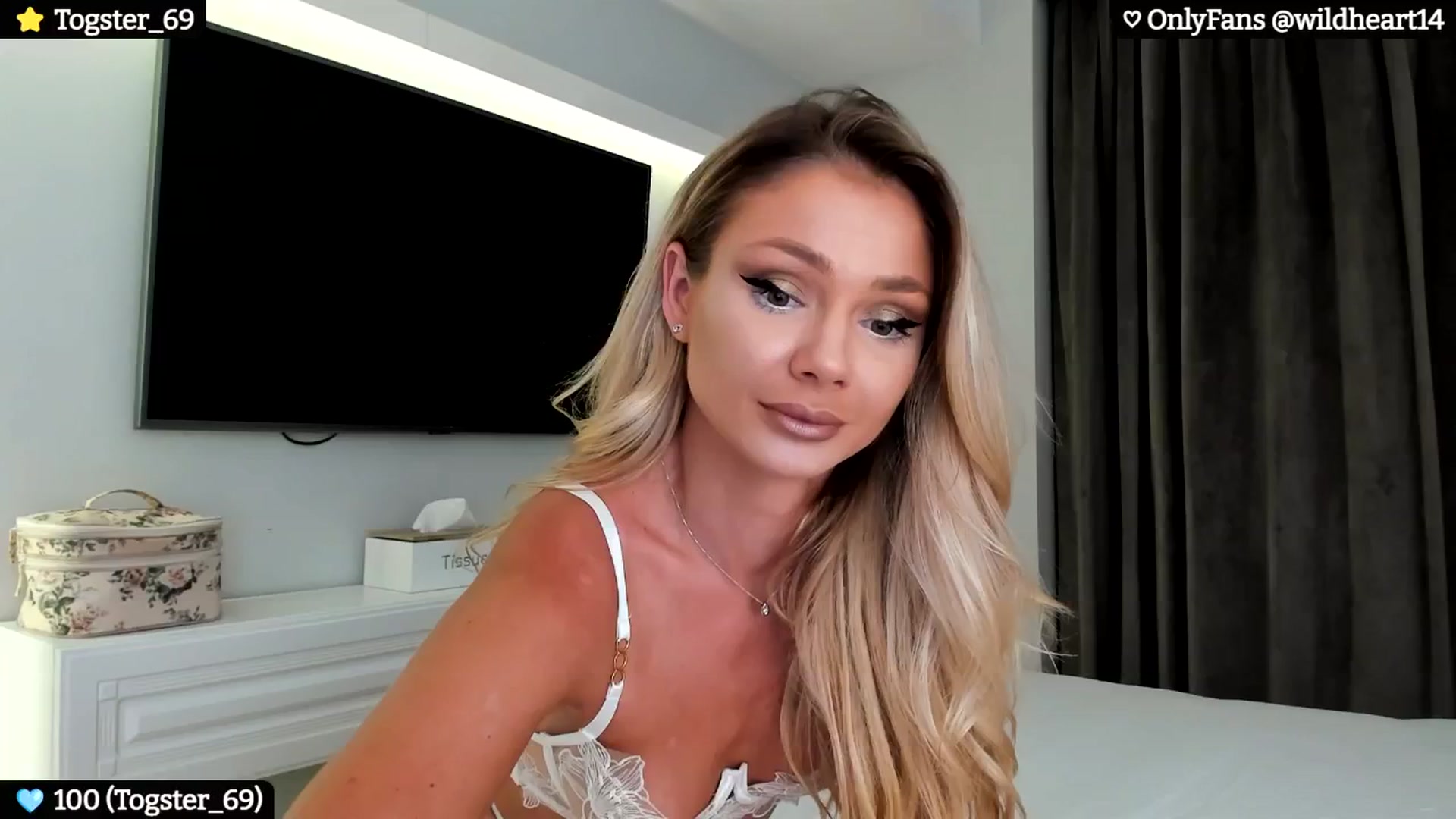 Gallery image thumbnail from Yveline's myfreecams stream on, 07/18/2024, 19:20 image 3 of 20
