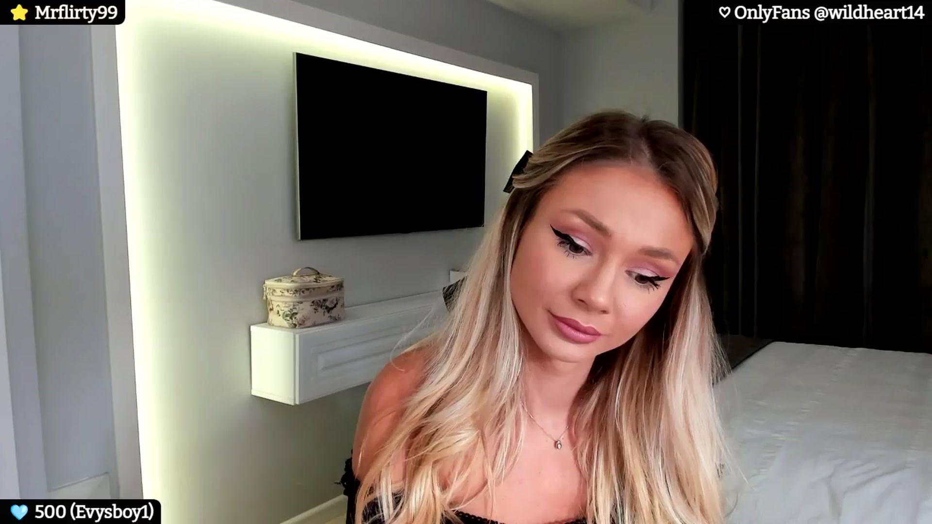 Gallery image thumbnail from Yveline's myfreecams stream on, 07/28/2024, 23:03 image 13 of 20