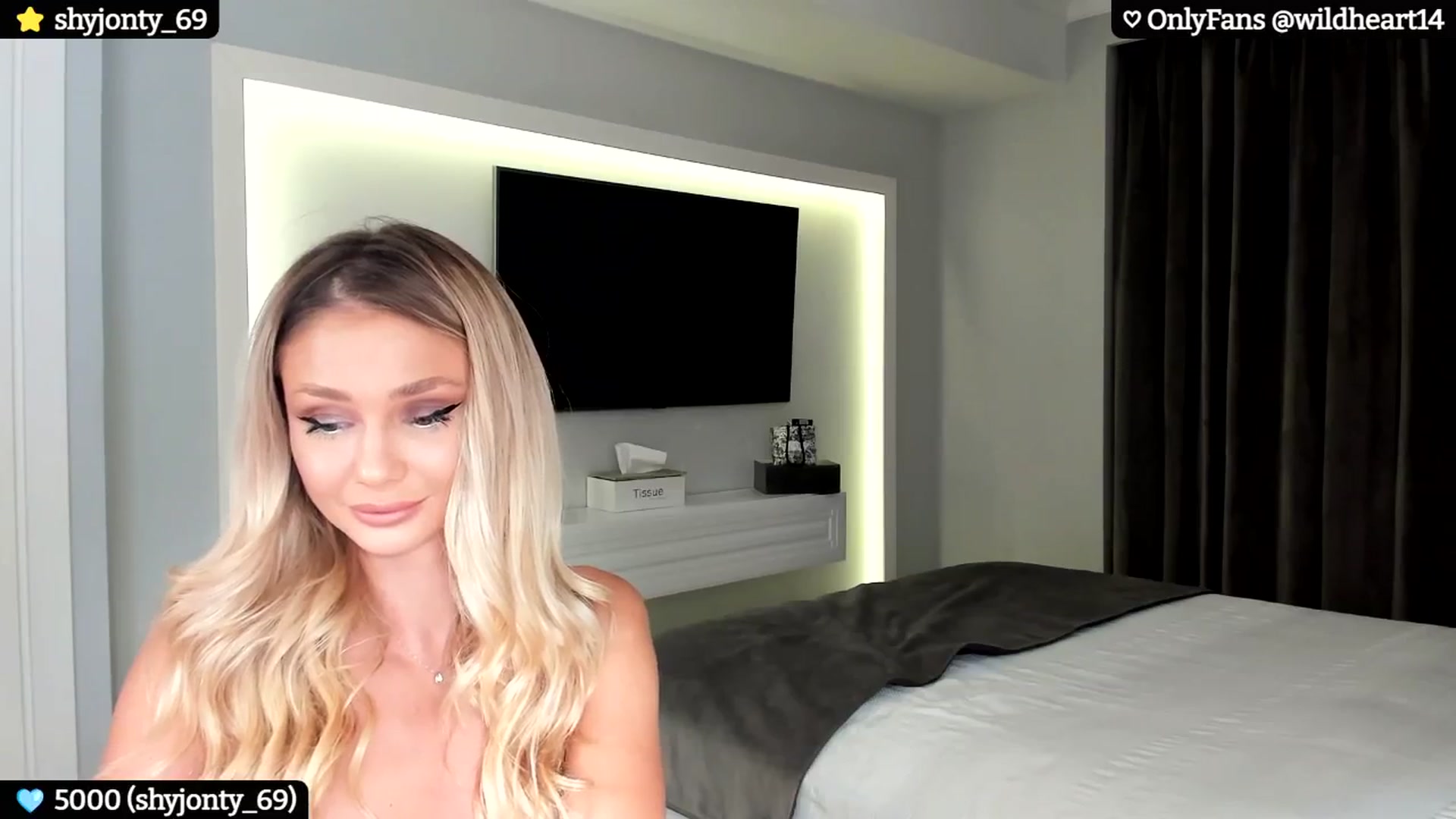 Gallery image thumbnail from Yveline's myfreecams stream on, 08/07/2024, 21:29 image 18 of 20