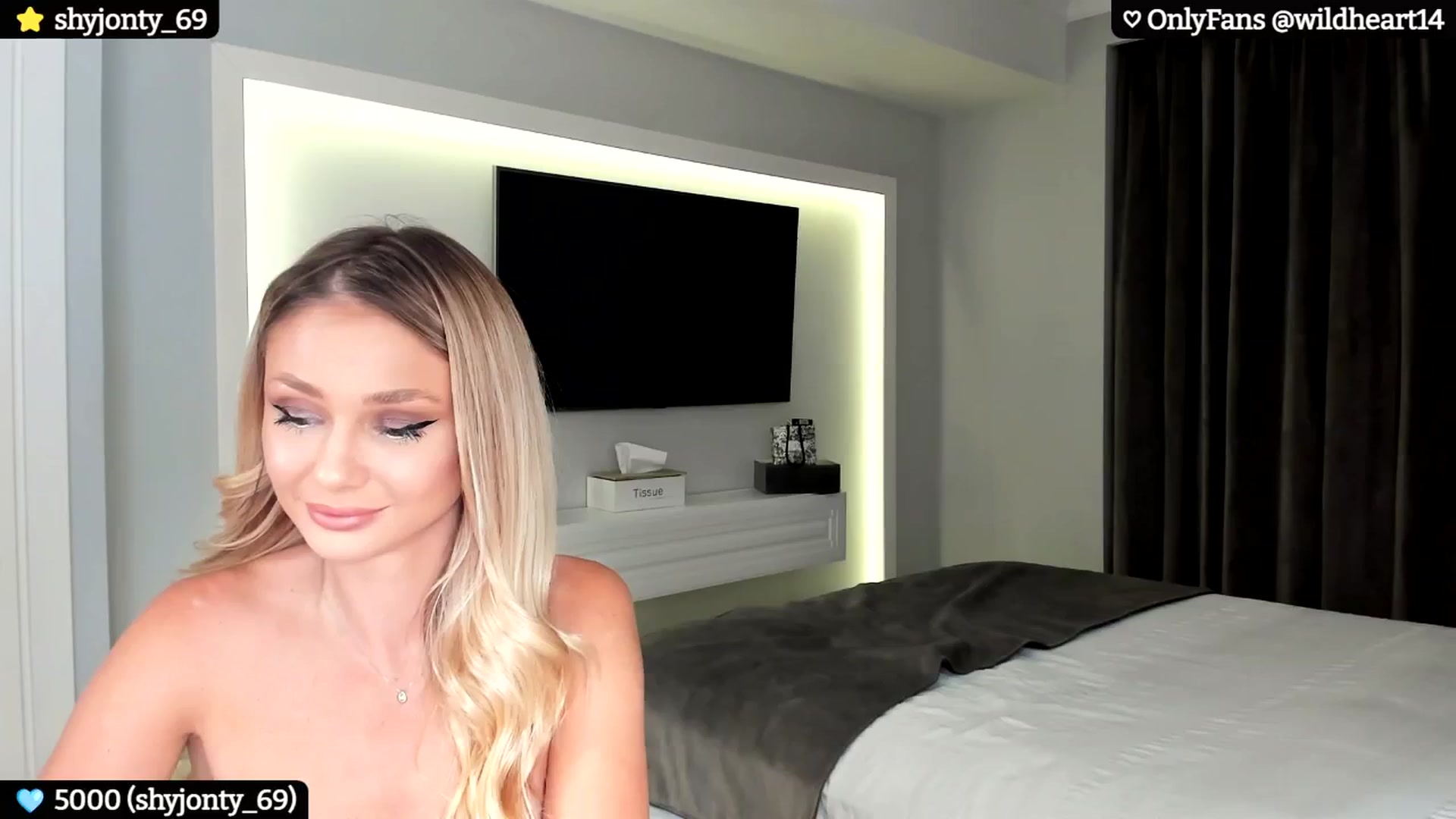 Gallery image thumbnail from Yveline's myfreecams stream on, 08/07/2024, 21:29 image 19 of 20