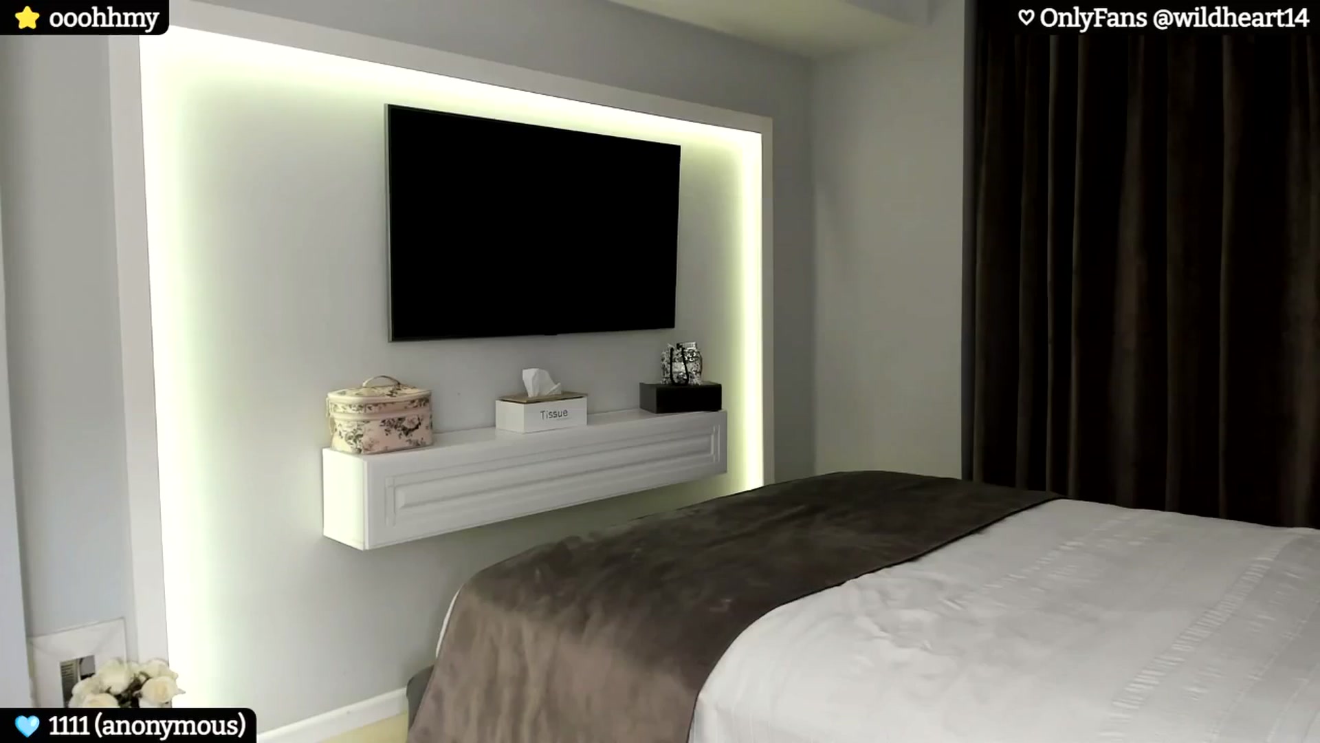 Gallery image thumbnail from Yveline's myfreecams stream on, 08/09/2024, 23:50 image 11 of 20