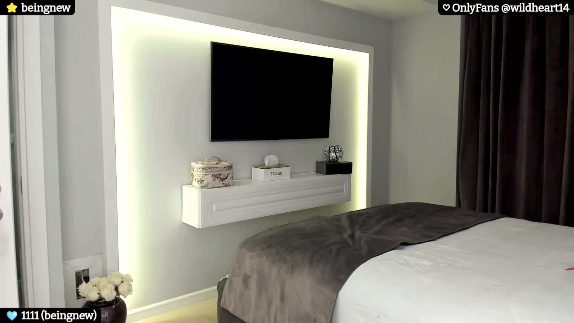 Gallery image thumbnail from Yveline's myfreecams stream on, 08/17/2024, 22:36 image 1 of 20