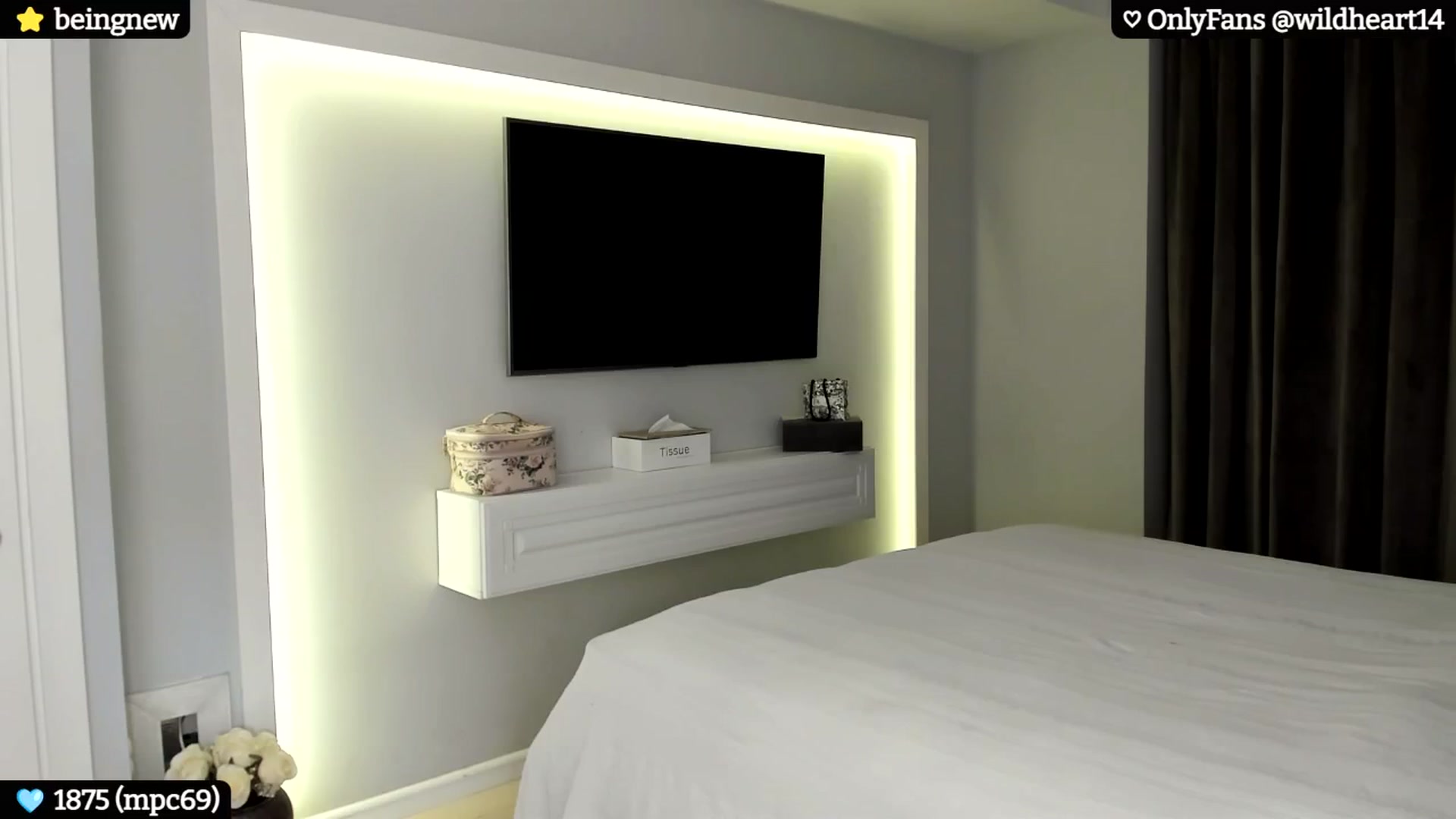 Gallery image thumbnail from Yveline's myfreecams stream on, 08/26/2024, 21:24 image 17 of 20
