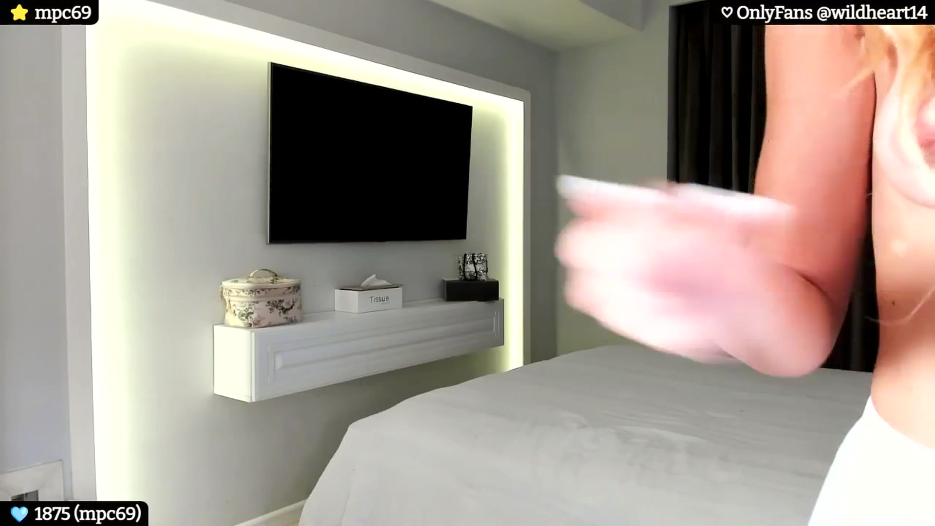 Gallery image thumbnail from Yveline's myfreecams stream on, 08/26/2024, 21:24 image 14 of 20