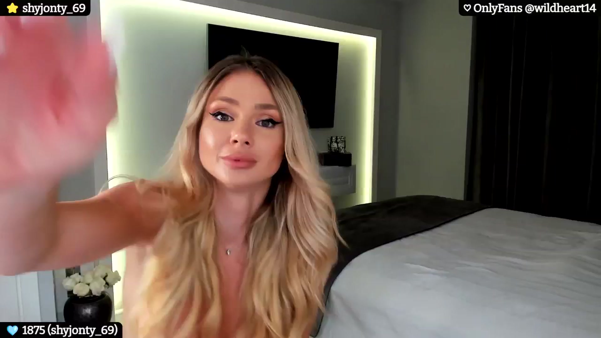 Gallery image thumbnail from Yveline's myfreecams stream on, 08/27/2024, 23:47 image 11 of 20