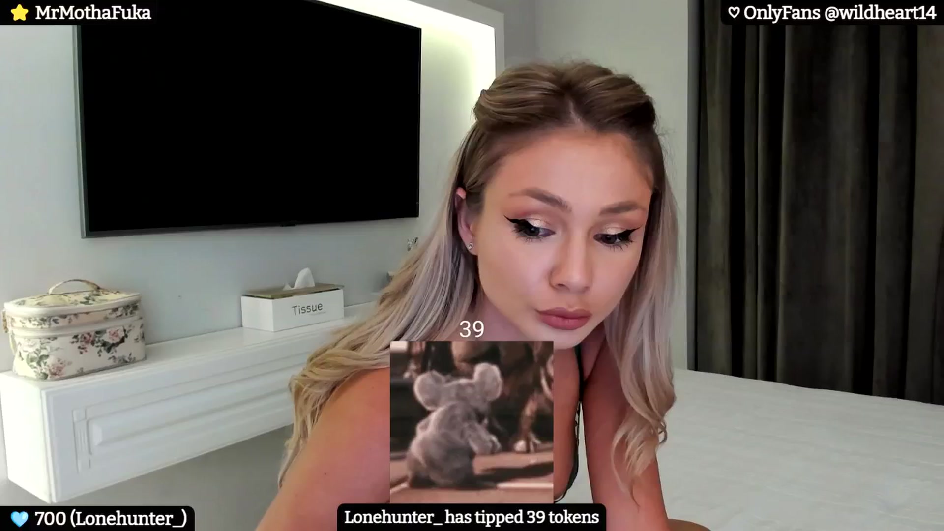 Gallery image thumbnail from Yveline's myfreecams stream on, 08/29/2024, 19:24 image 9 of 20