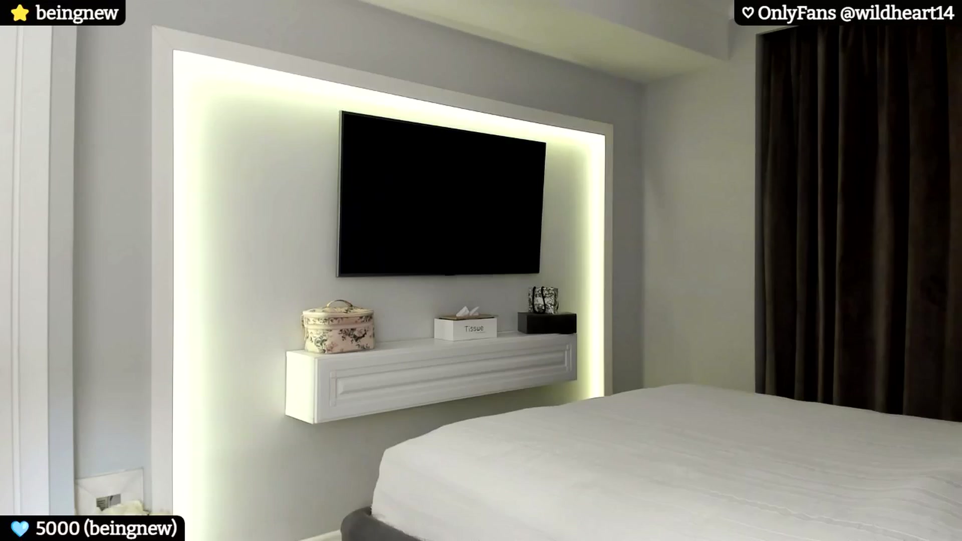 Gallery image thumbnail from Yveline's myfreecams stream on, 09/11/2024, 21:46 image 16 of 20