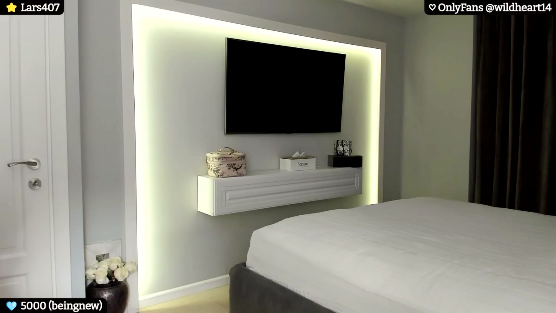 Gallery image thumbnail from Yveline's myfreecams stream on, 09/11/2024, 21:46 image 10 of 20