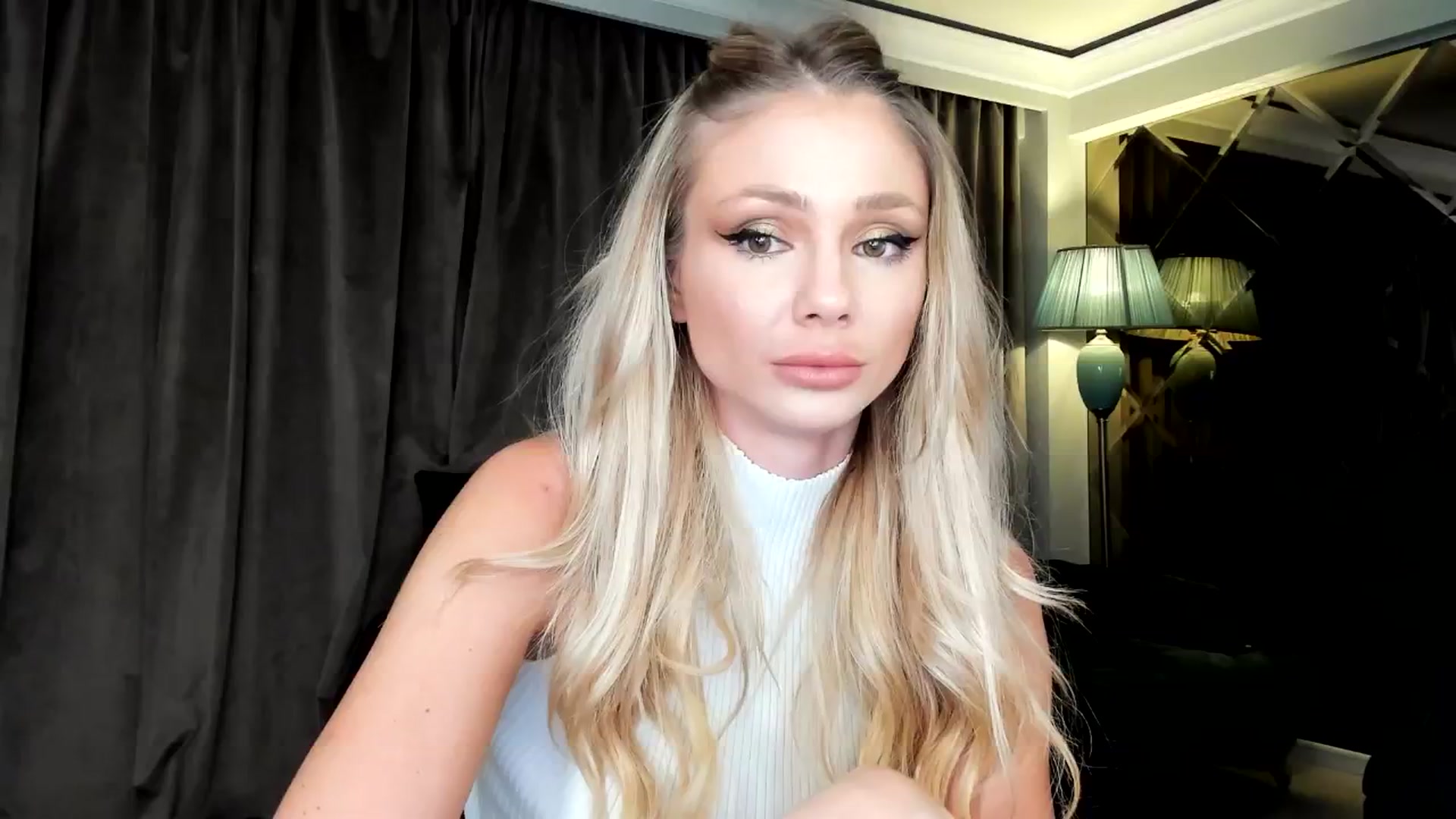 Gallery image thumbnail from Yveline's myfreecams stream on, 09/17/2024, 19:19 image 17 of 20