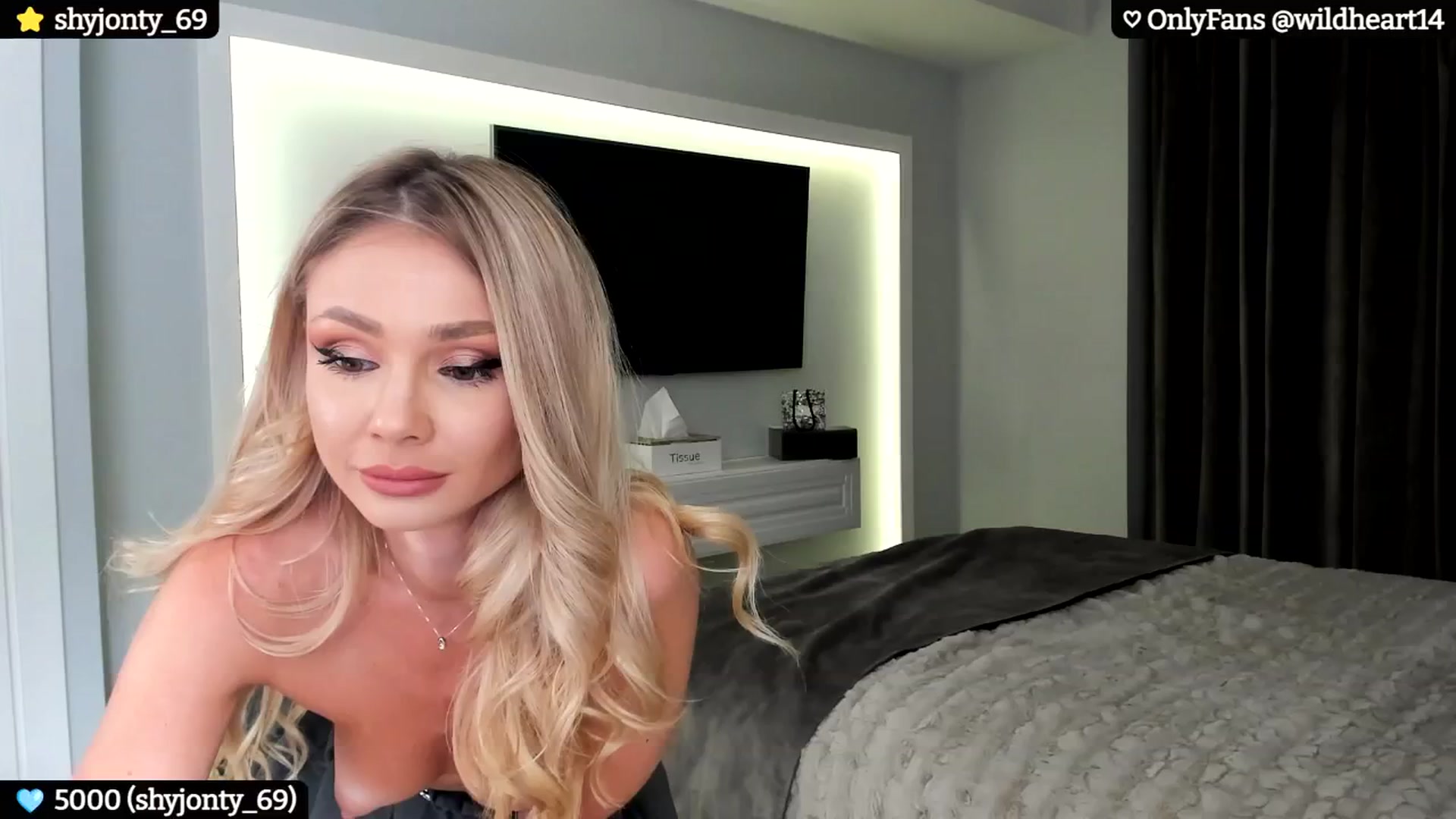 Gallery image thumbnail from Yveline's myfreecams stream on, 09/19/2024, 23:12 image 11 of 20