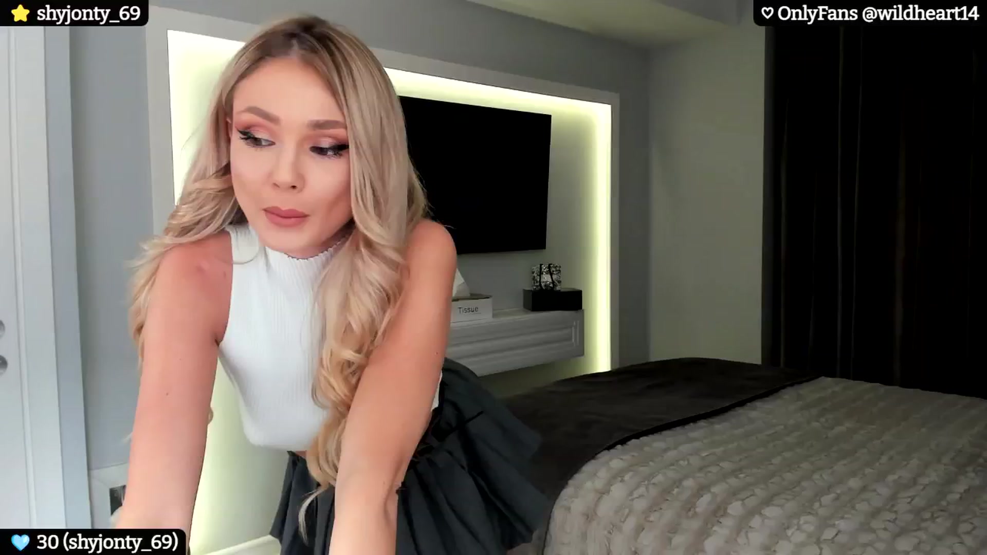 Gallery image thumbnail from Yveline's myfreecams stream on, 09/19/2024, 23:12 image 1 of 20