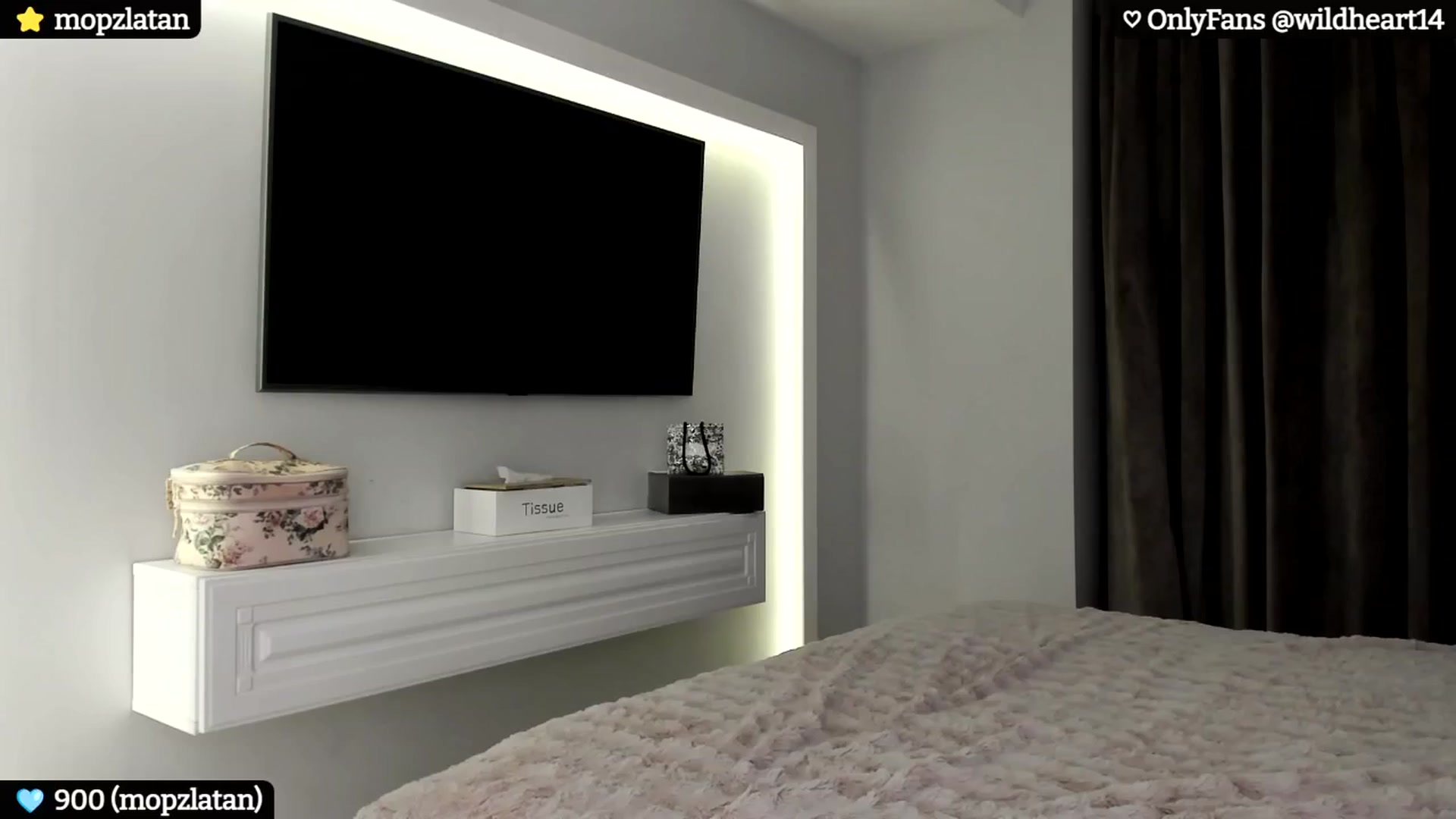 Gallery image thumbnail from Yveline's myfreecams stream on, 09/25/2024, 21:27 image 14 of 20