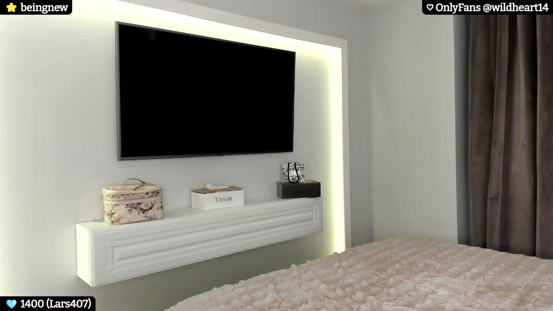 Gallery image thumbnail from Yveline's myfreecams stream on, 09/27/2024, 21:46 image 17 of 20