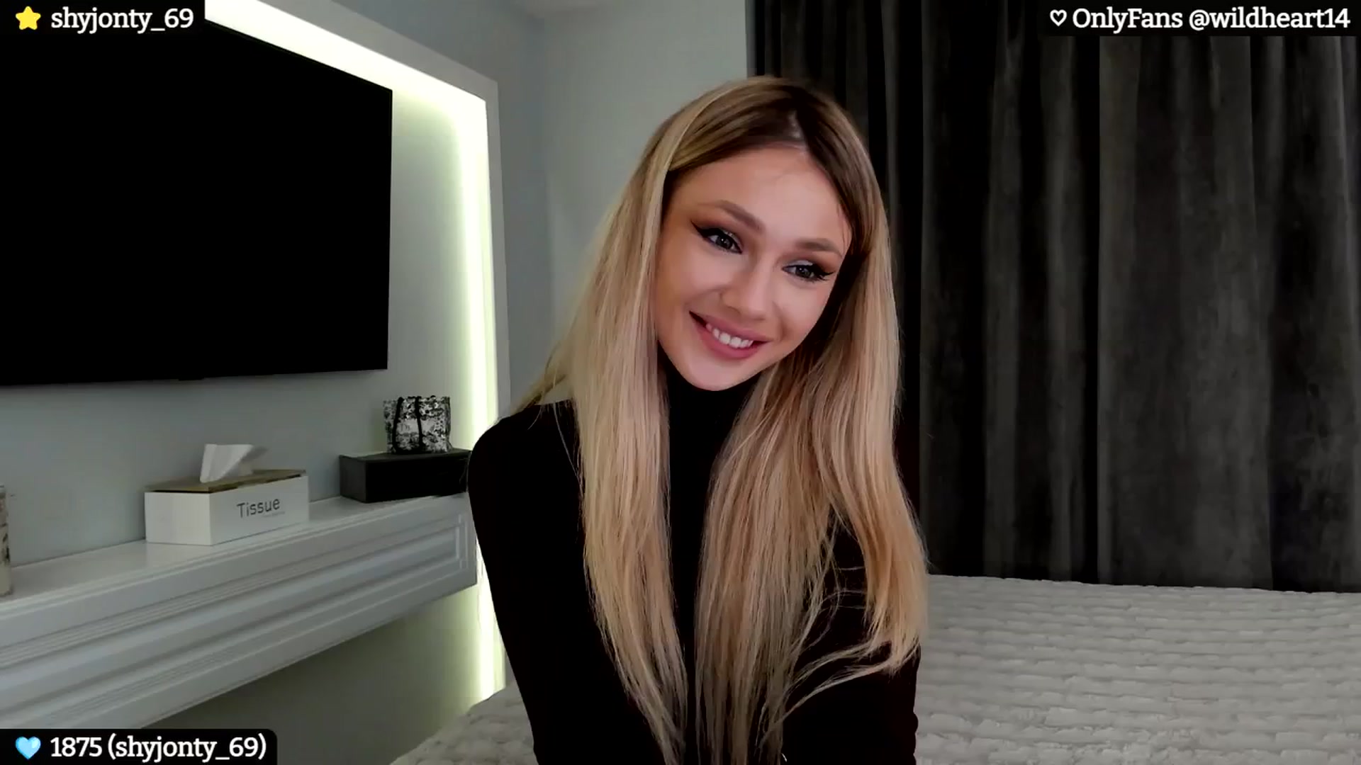 Gallery image thumbnail from Yveline's myfreecams stream on, 10/03/2024, 20:52 image 10 of 20