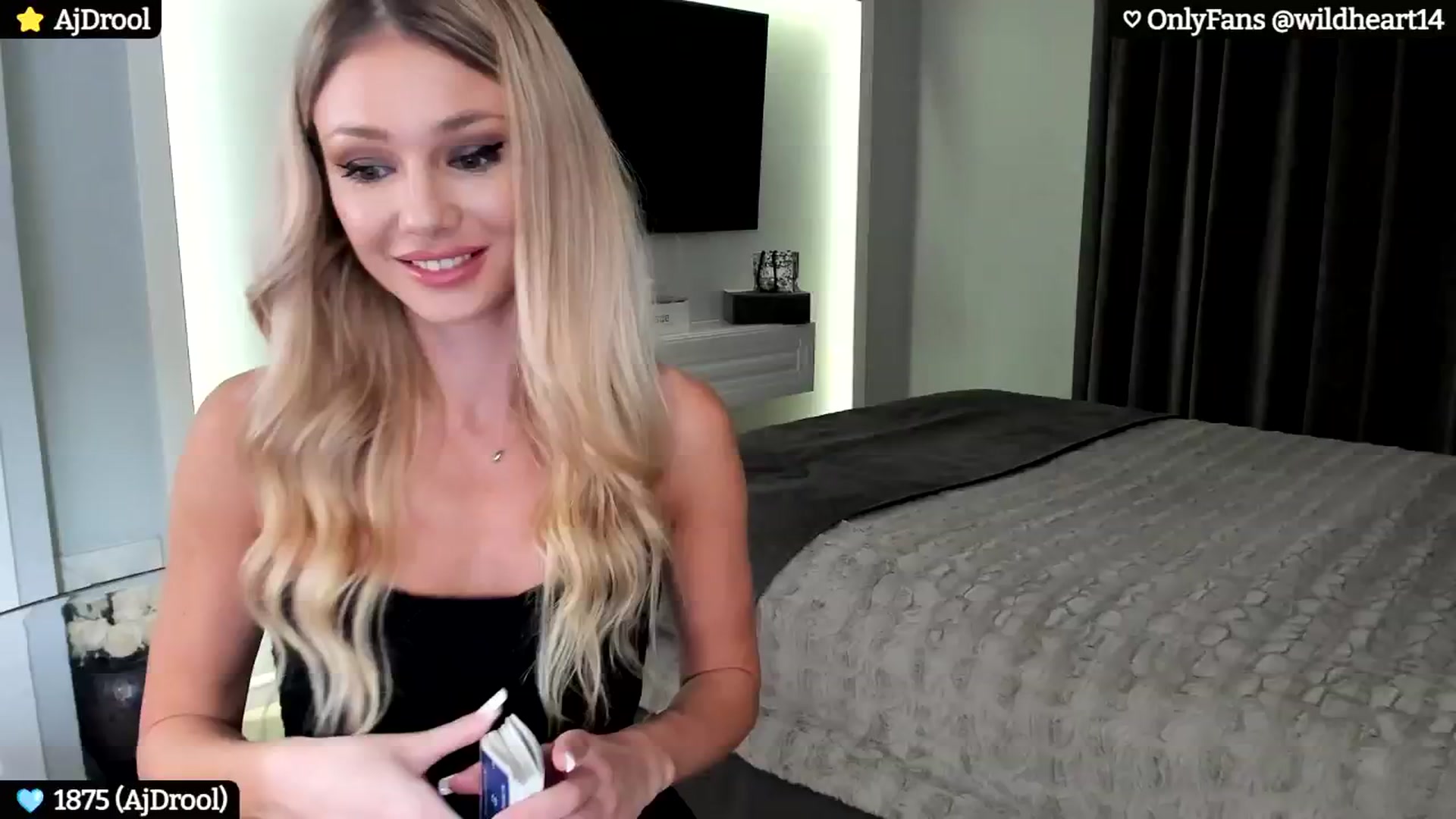 Gallery image thumbnail from Yveline's myfreecams stream on, 10/04/2024, 19:25 image 6 of 20